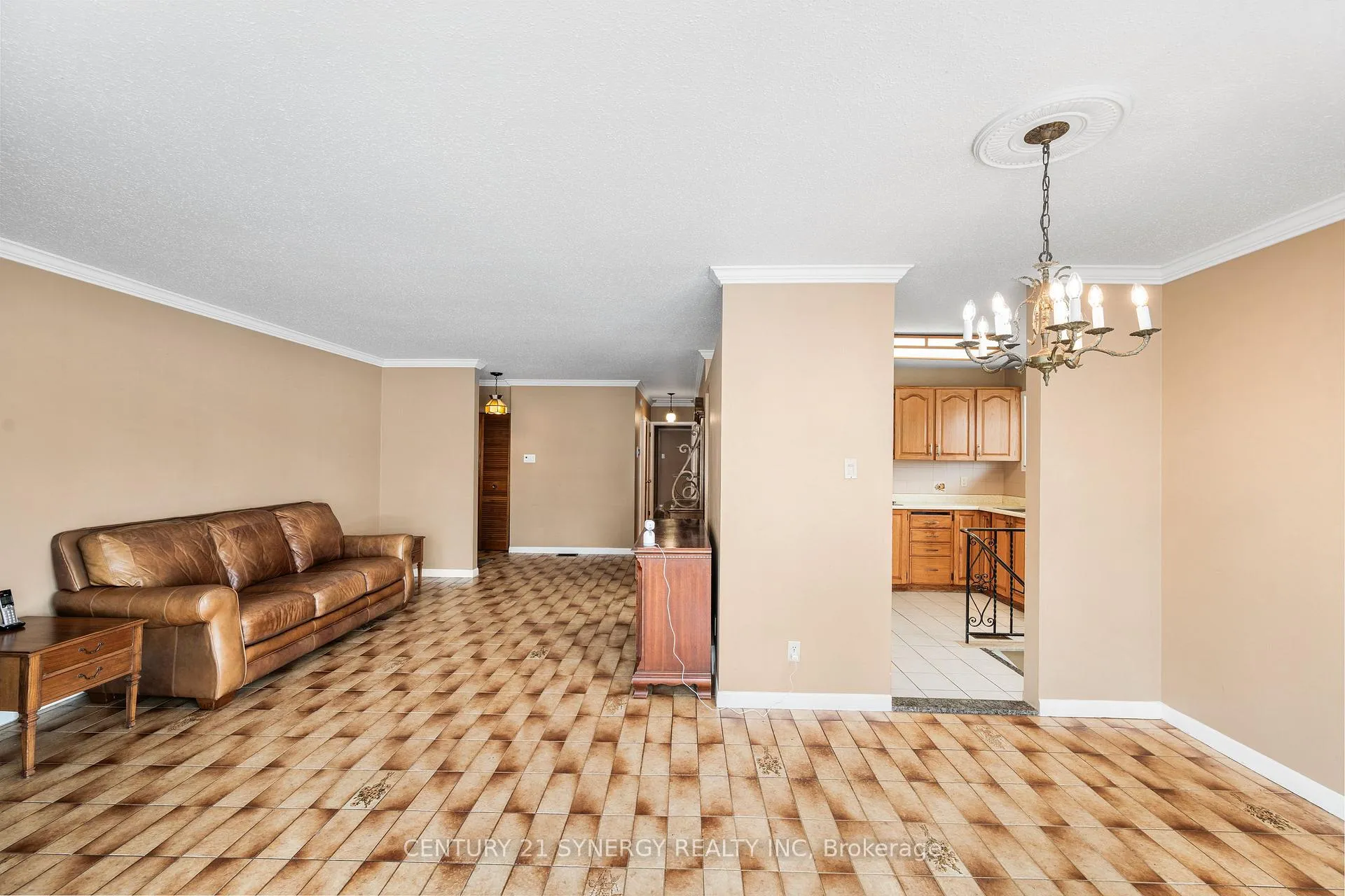 Photo 17 of 2414 Joliffe Street, Ottawa, Hawthorne Meadows — HOMEH