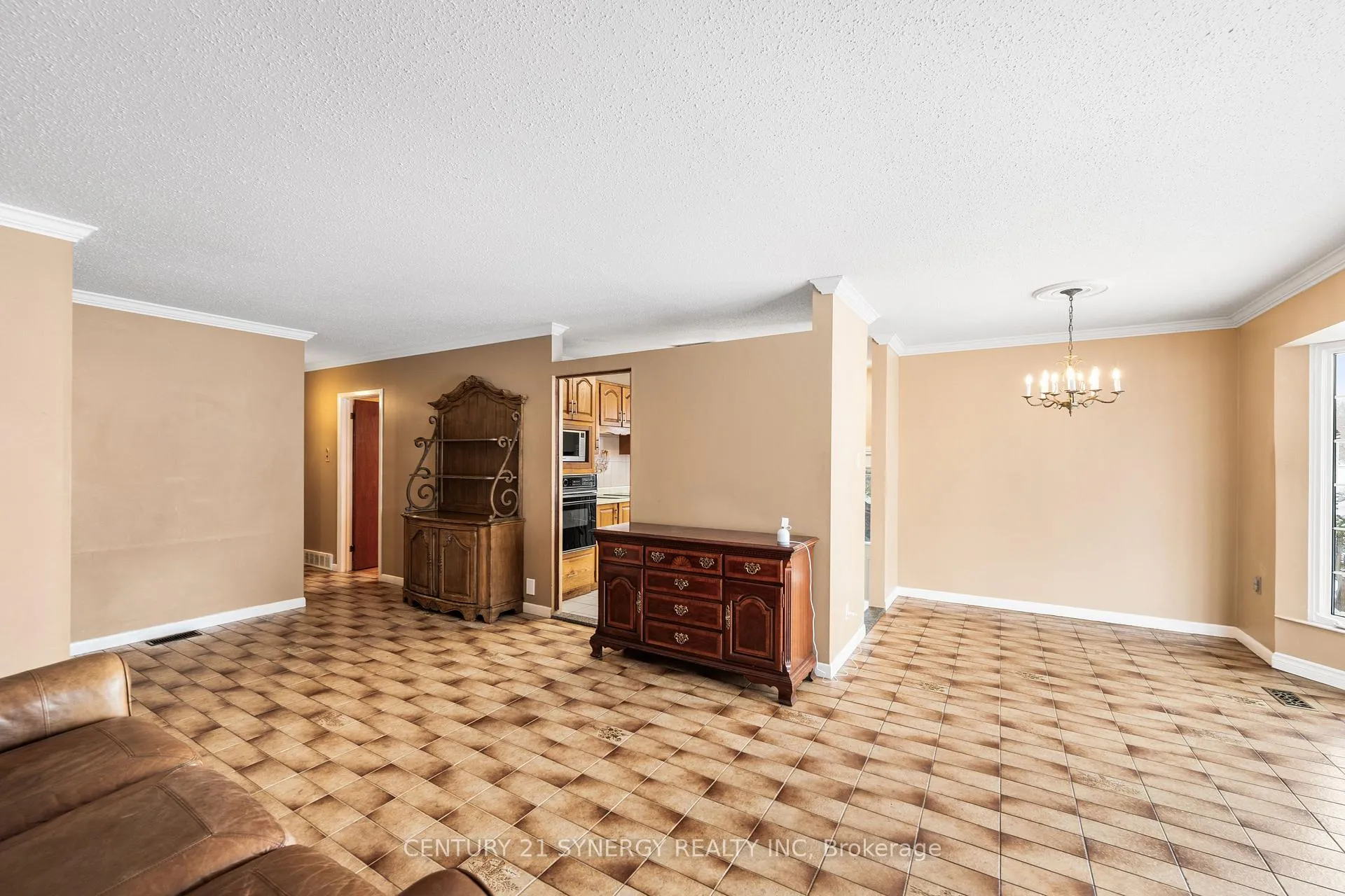 Photo 20 of 2414 Joliffe Street, Ottawa, Hawthorne Meadows — HOMEH