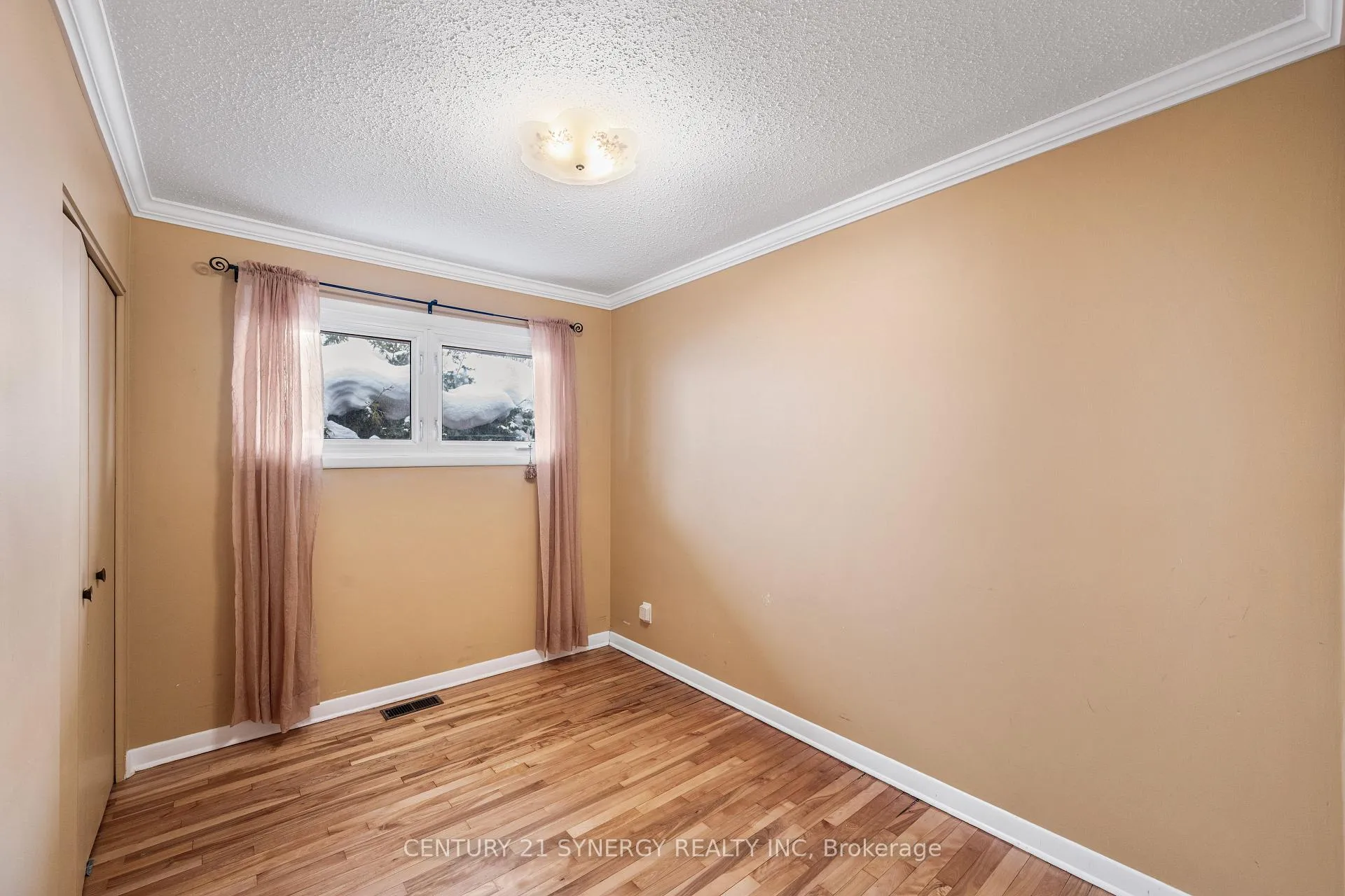 Photo 23 of 2414 Joliffe Street, Ottawa, Hawthorne Meadows — HOMEH