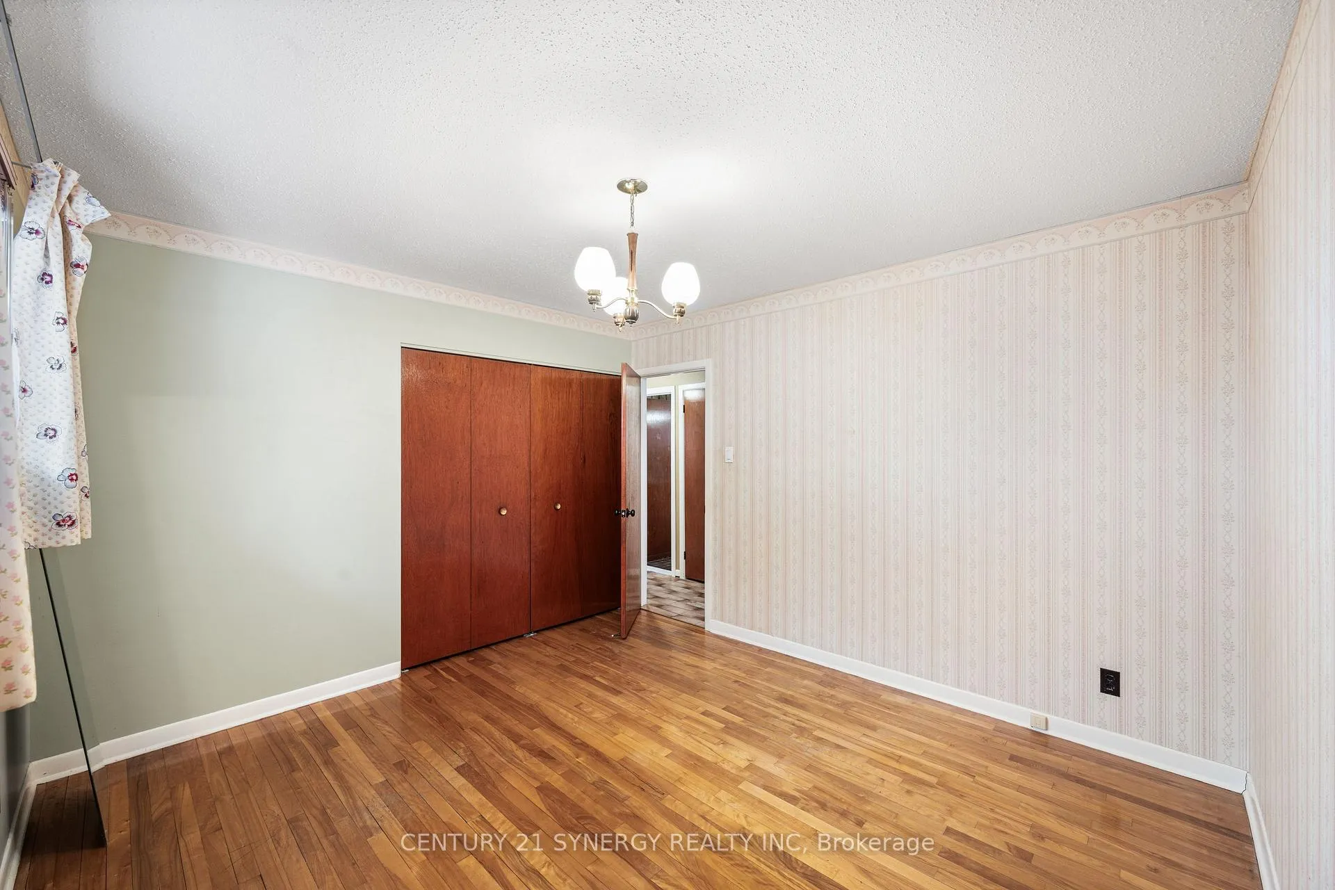 Photo 25 of 2414 Joliffe Street, Ottawa, Hawthorne Meadows — HOMEH