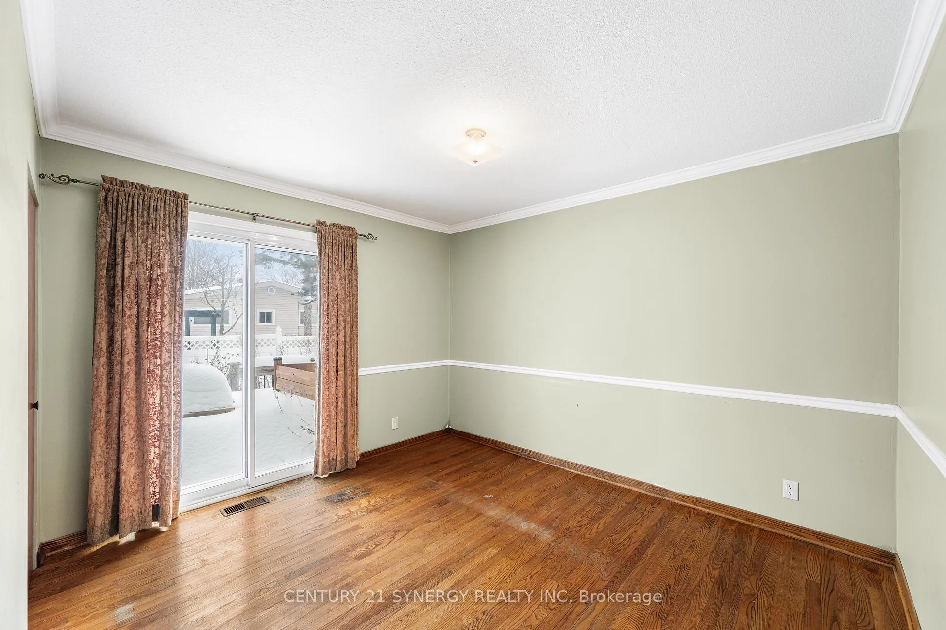 Photo 27 of 2414 Joliffe Street, Ottawa, Hawthorne Meadows — HOMEH