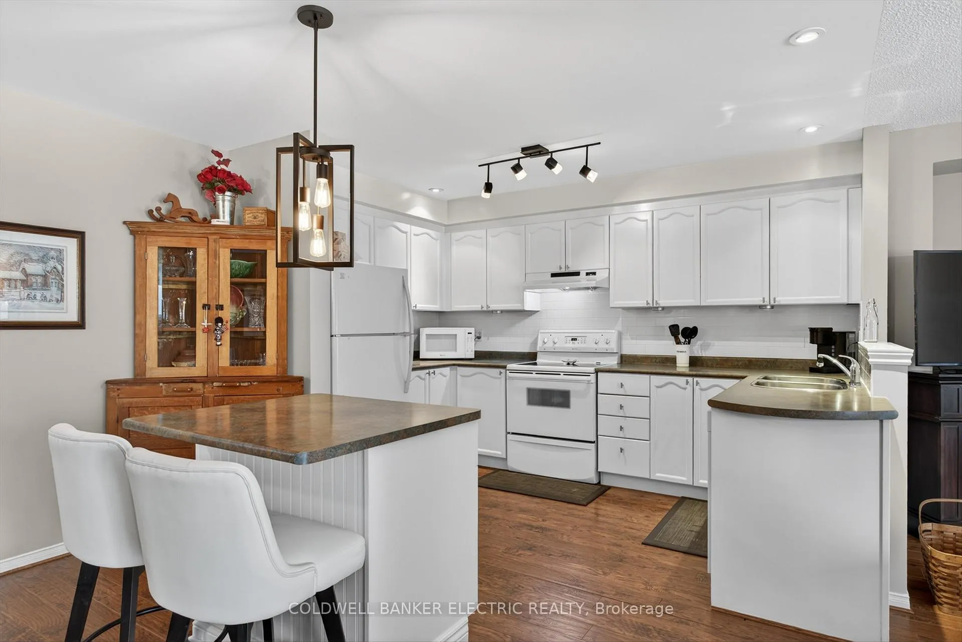 Photo 5 of 1399 Lillico Crescent, Peterborough, Monaghan Ward 2 — HOMEH