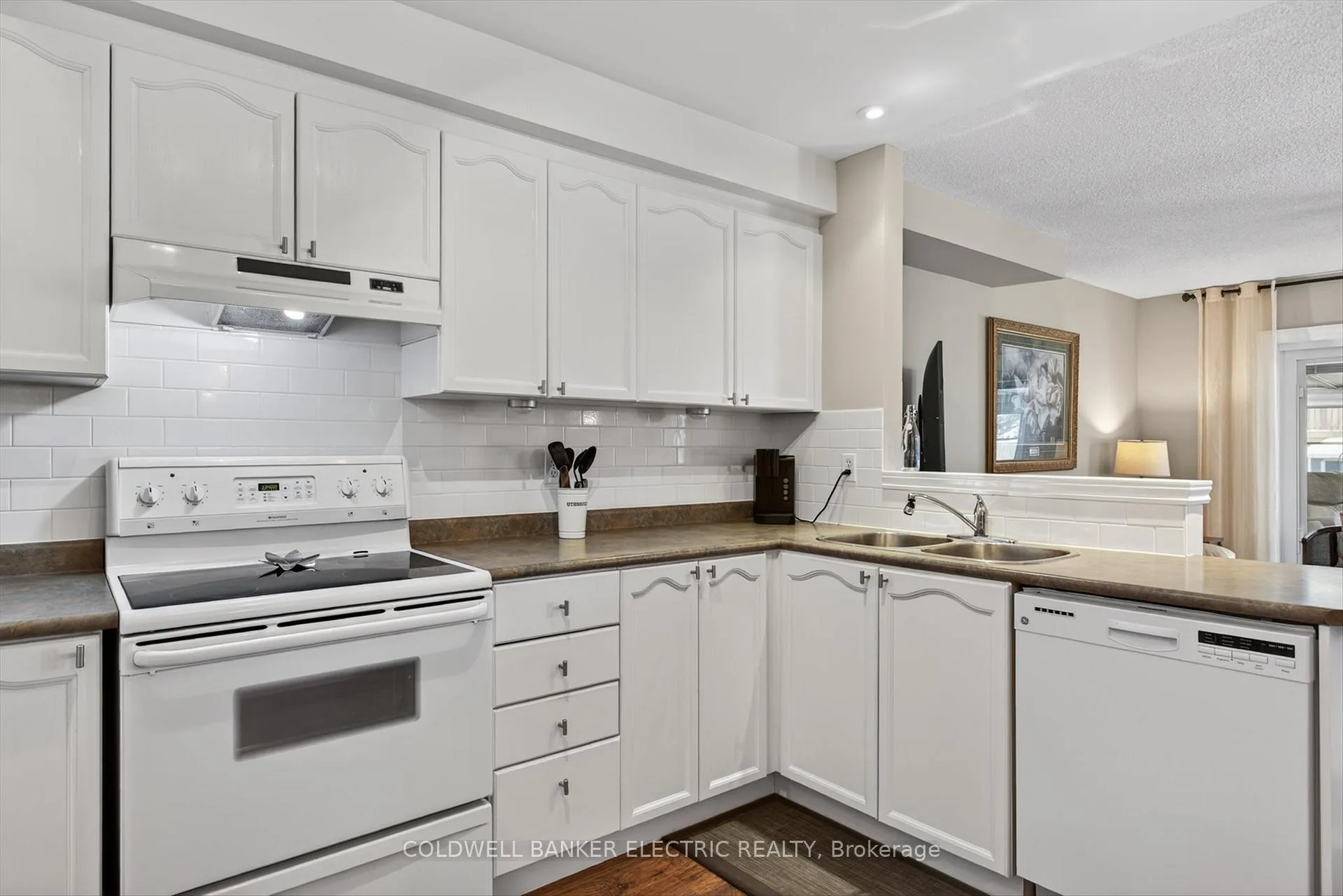 Photo 6 of 1399 Lillico Crescent, Peterborough, Monaghan Ward 2 — HOMEH