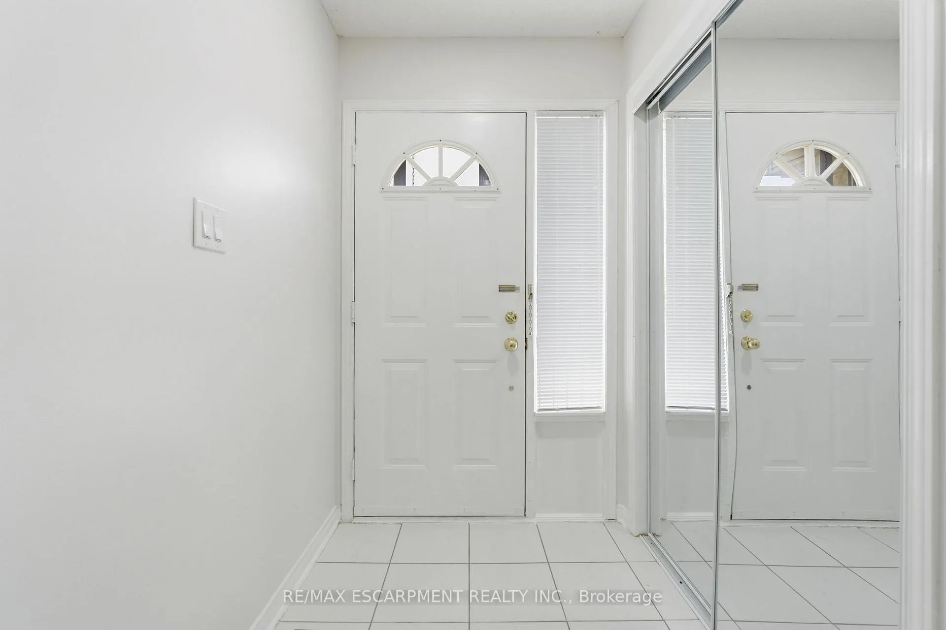 Photo 3 of Unit 25, 100 Vineberg Drive, Hamilton, Allison — HOMEH