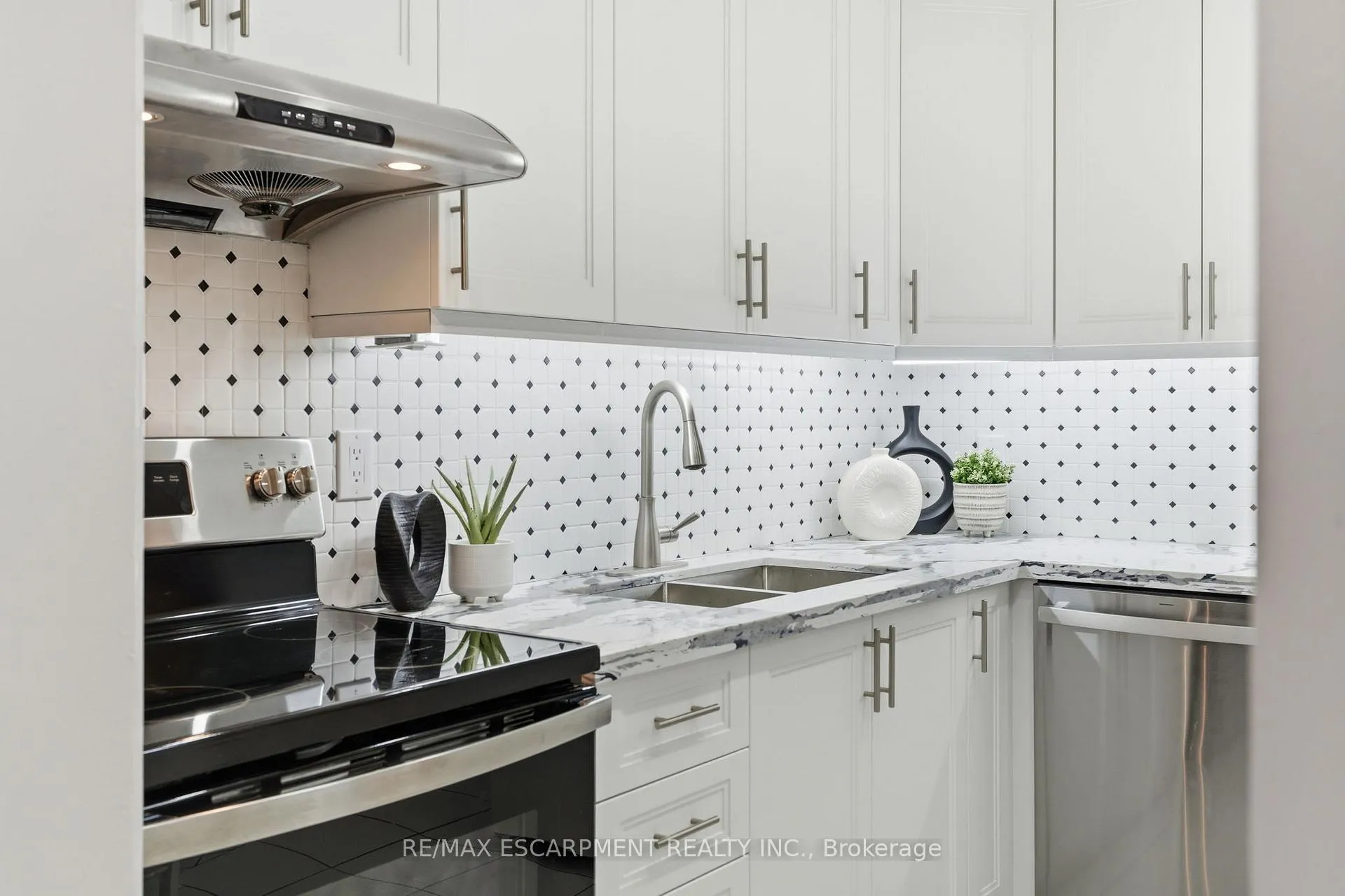 Photo 13 of Unit 25, 100 Vineberg Drive, Hamilton, Allison — HOMEH