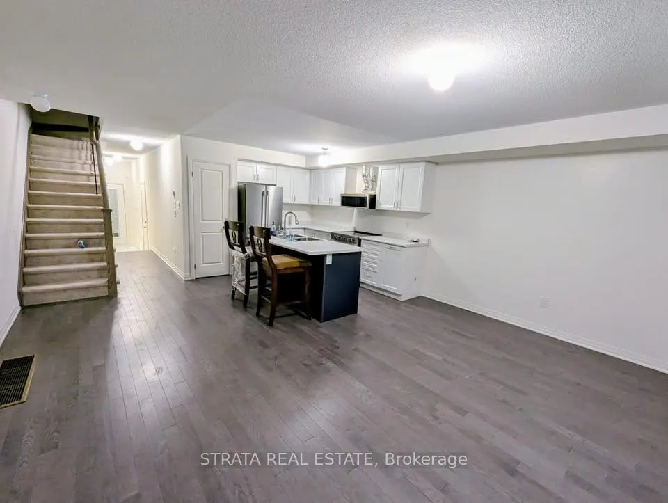 Photo 2 of 108 Sailors Landing, Clarington, Bowmanville — HOMEH