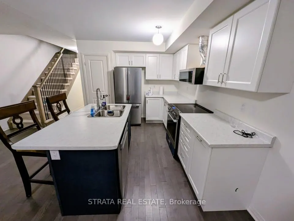 Photo 3 of 108 Sailors Landing, Clarington, Bowmanville — HOMEH