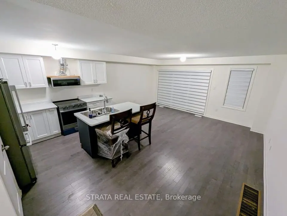 Photo 4 of 108 Sailors Landing, Clarington, Bowmanville — HOMEH