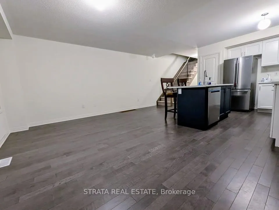 Photo 5 of 108 Sailors Landing, Clarington, Bowmanville — HOMEH