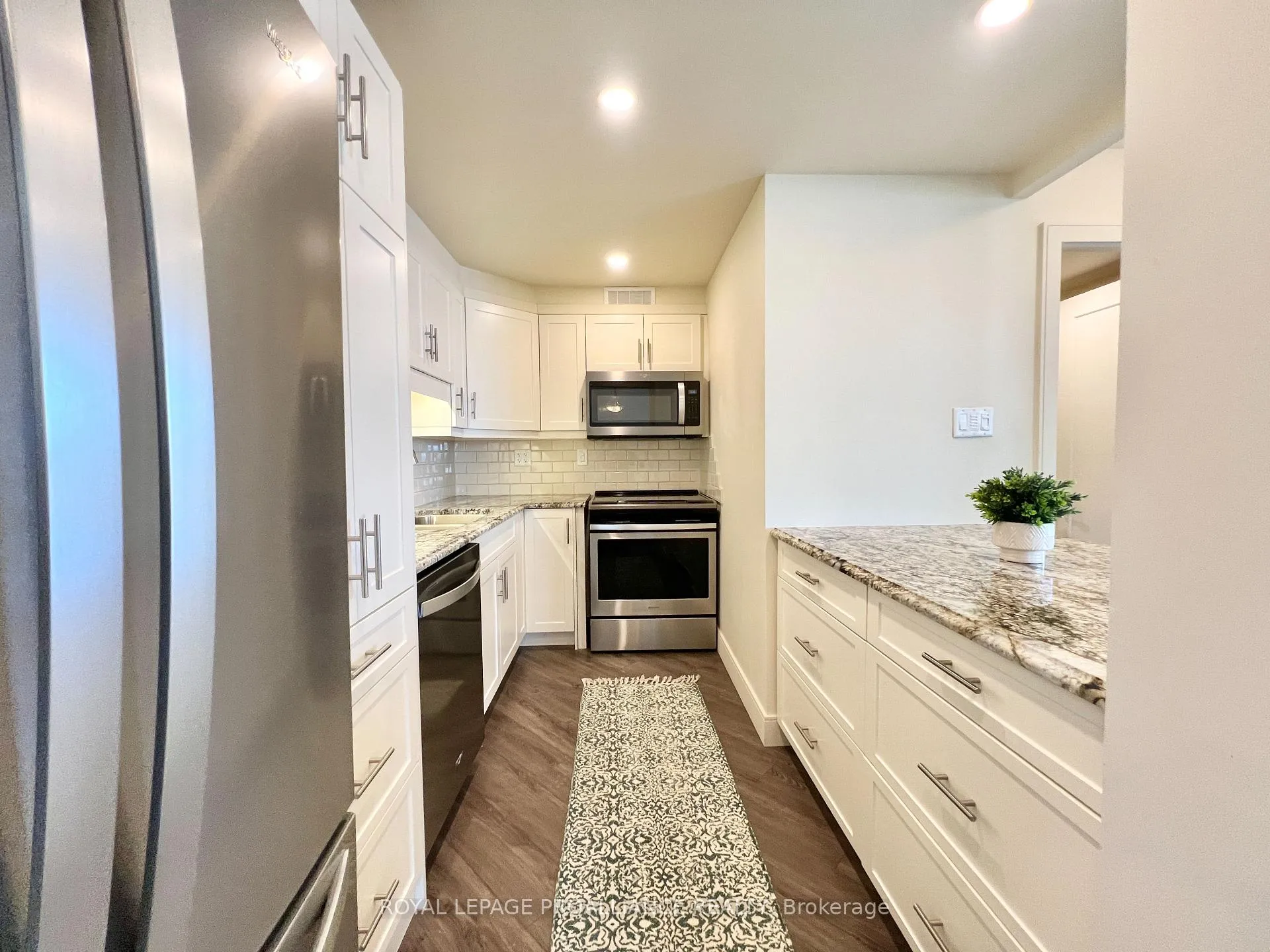 Photo 3 of Unit 1002, 344 Front Street, Belleville, Belleville Ward — HOMEH