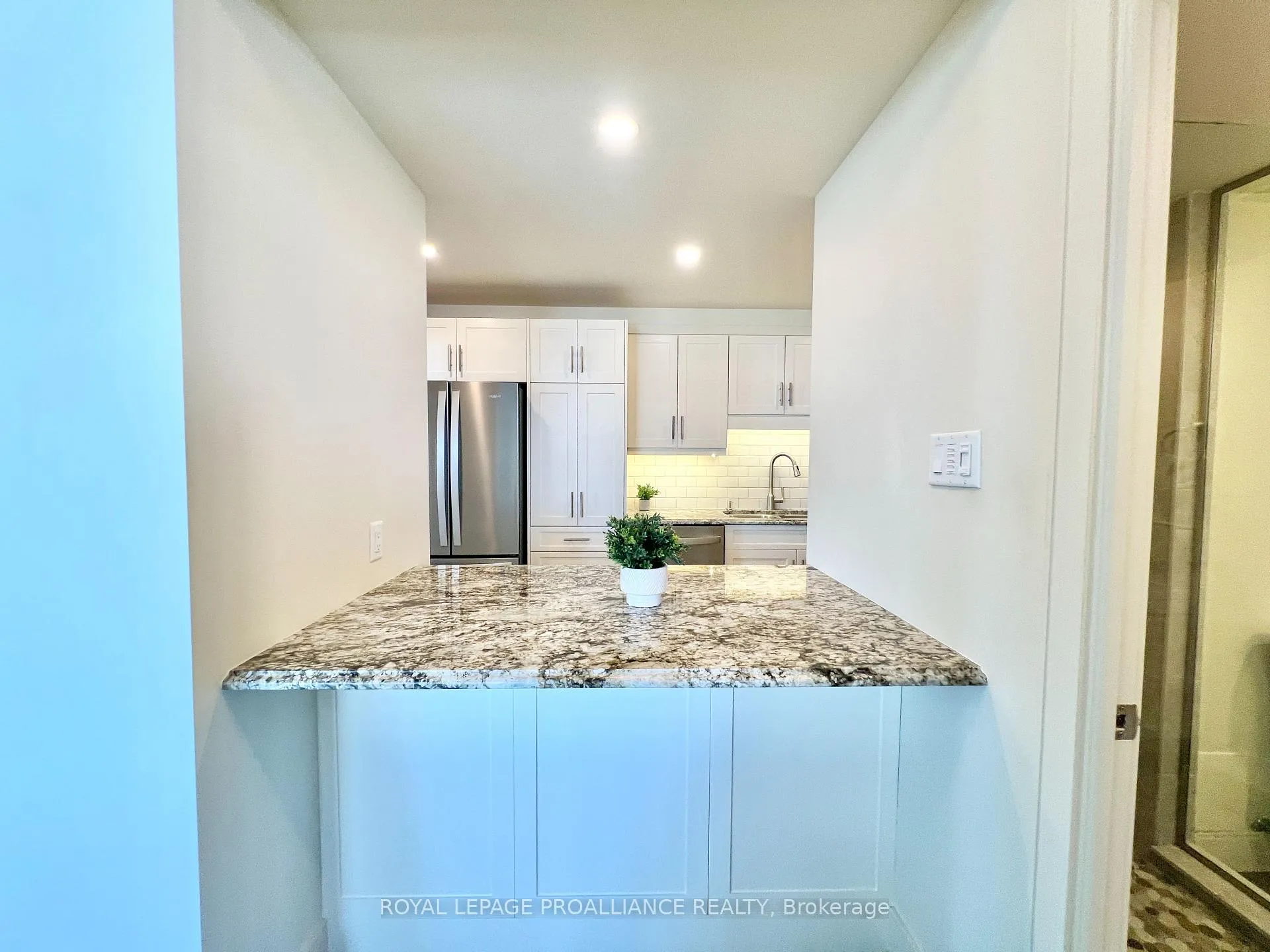 Photo 5 of Unit 1002, 344 Front Street, Belleville, Belleville Ward — HOMEH
