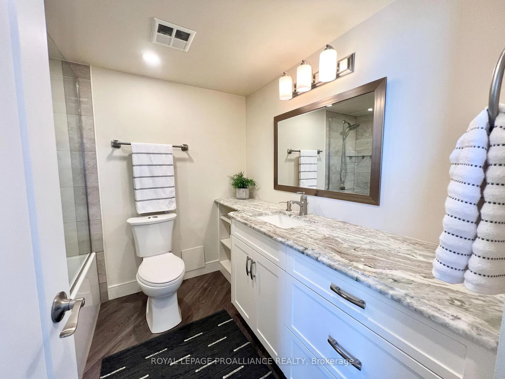 Photo 12 of Unit 1002, 344 Front Street, Belleville, Belleville Ward — HOMEH