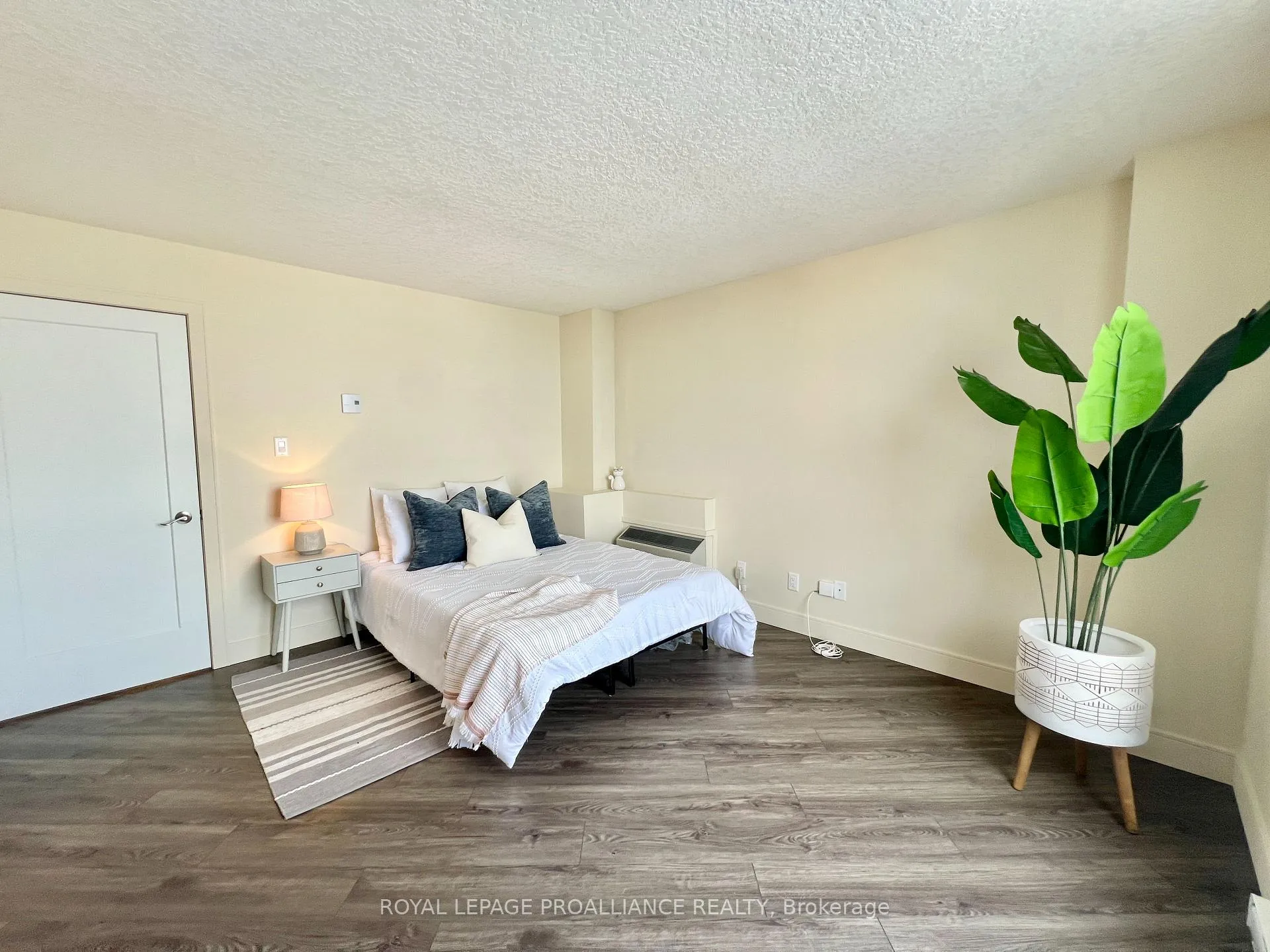 Photo 17 of Unit 1002, 344 Front Street, Belleville, Belleville Ward — HOMEH