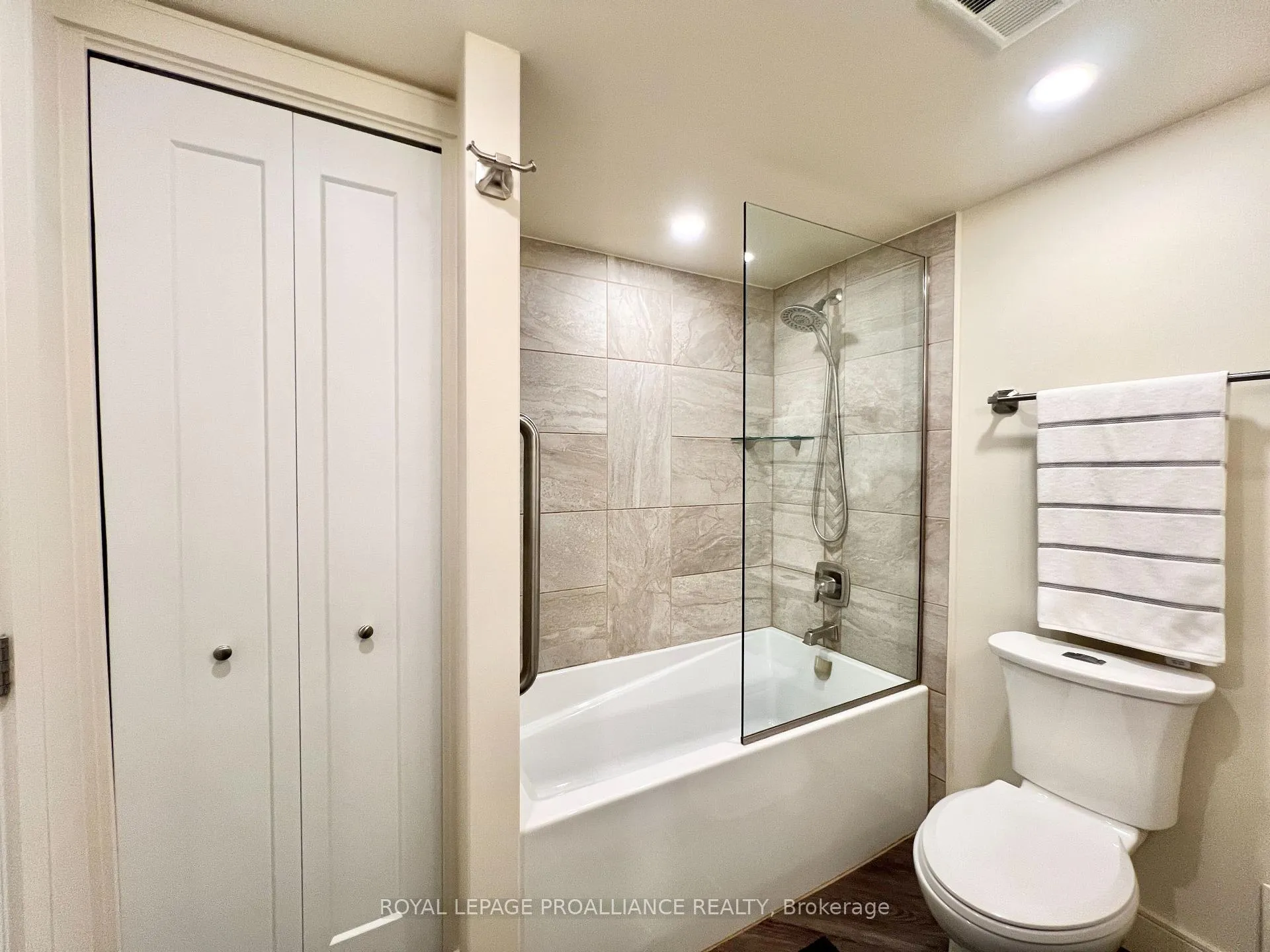 Photo 18 of Unit 1002, 344 Front Street, Belleville, Belleville Ward — HOMEH