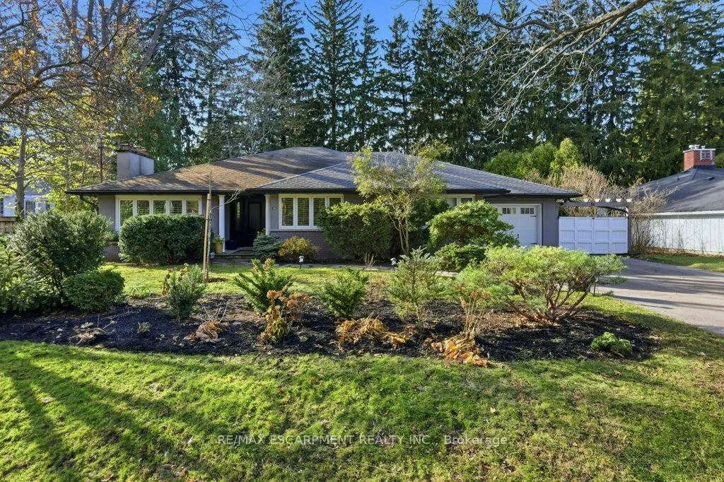 Photo 1 of 16 Lovers Lane, Hamilton, Ancaster — HOMEH