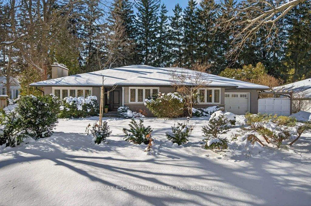 Photo 3 of 16 Lovers Lane, Hamilton, Ancaster — HOMEH
