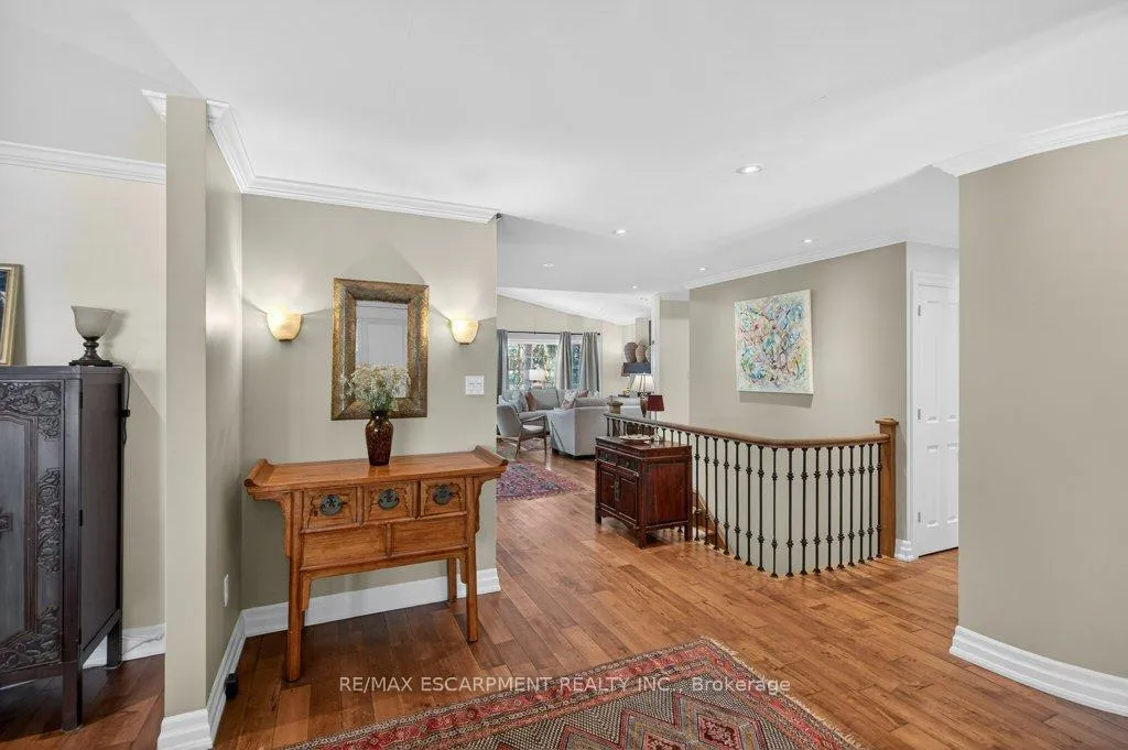 Photo 6 of 16 Lovers Lane, Hamilton, Ancaster — HOMEH