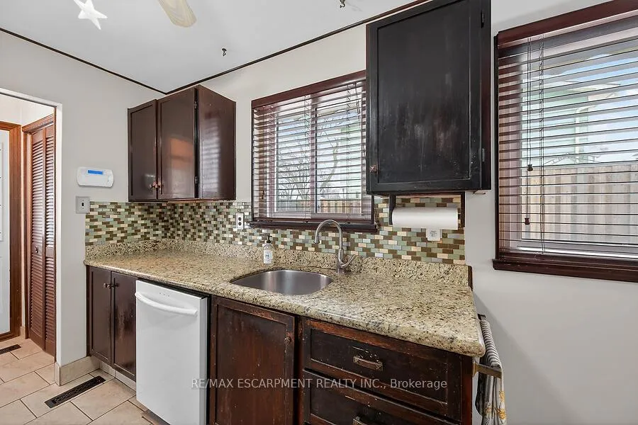 Photo 11 of 16 Golden Orchard Drive, Hamilton, Gourley — HOMEH