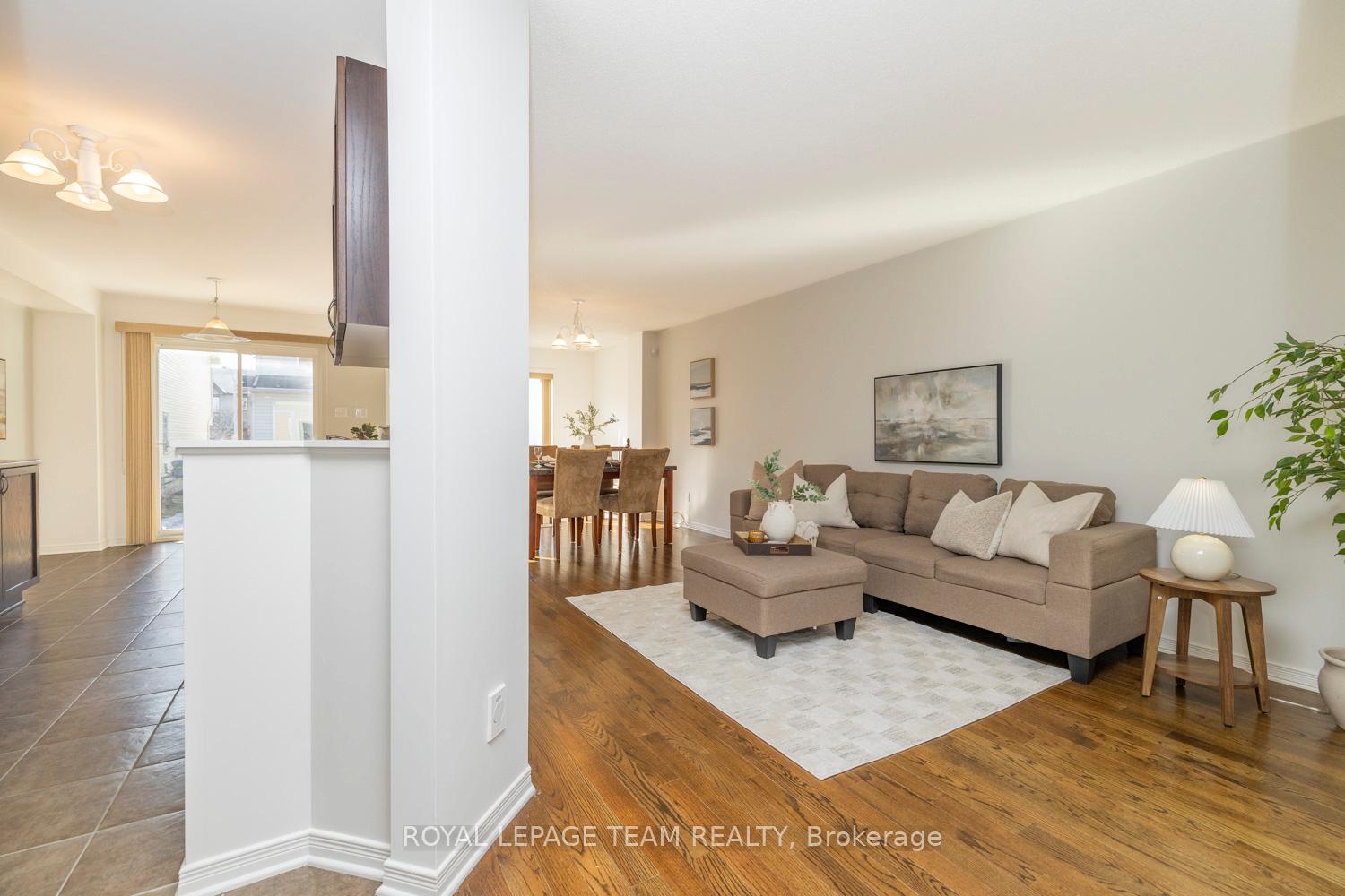 Photo 3 of 209 Macoun Circle, Ottawa, Hunt Club Park/Greenboro — HOMEH