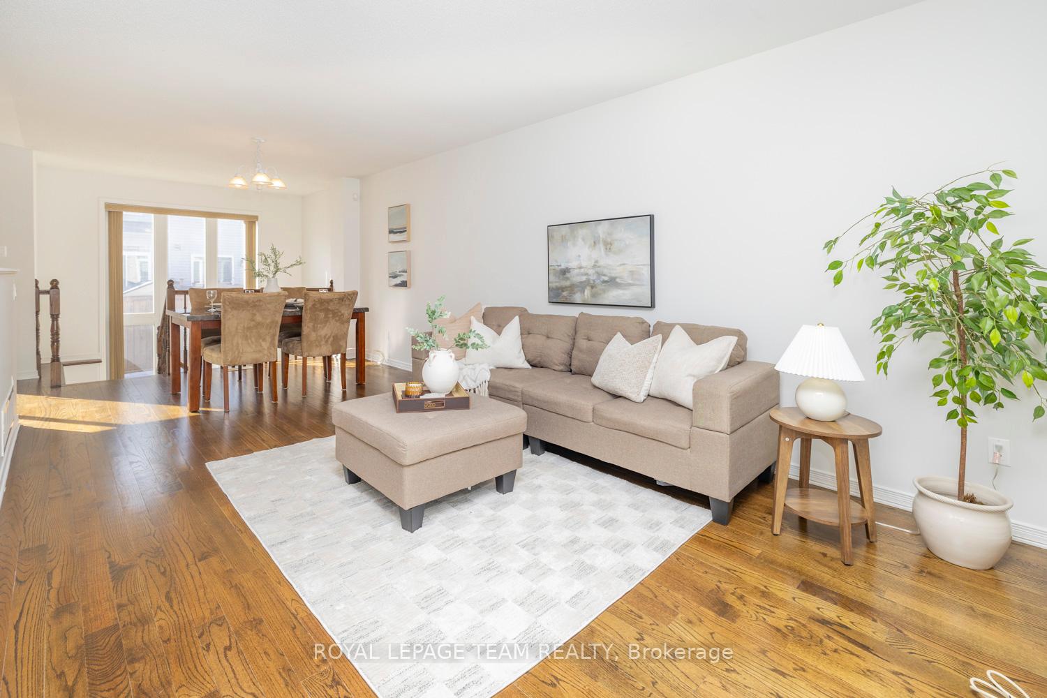 Photo 4 of 209 Macoun Circle, Ottawa, Hunt Club Park/Greenboro — HOMEH