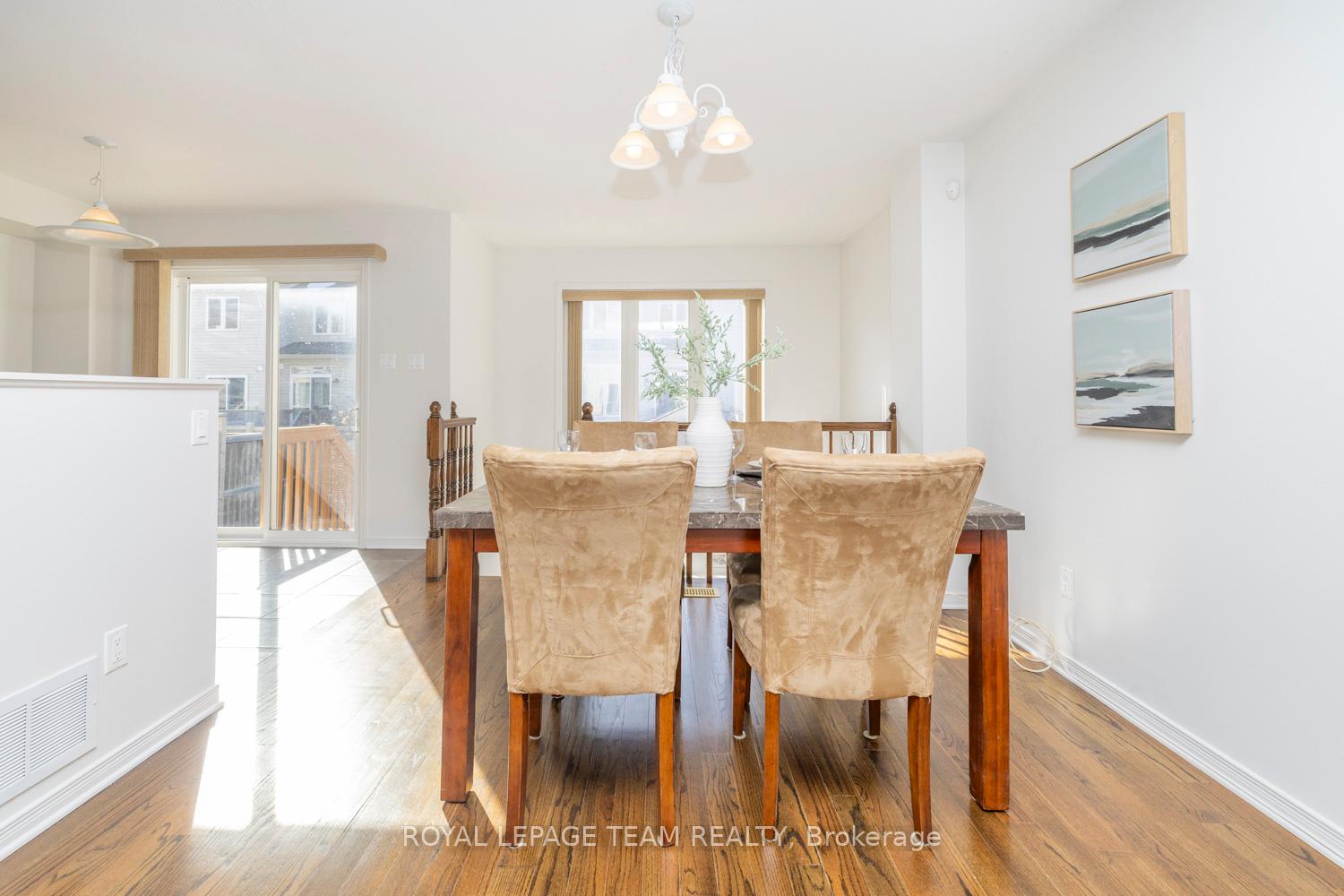 Photo 5 of 209 Macoun Circle, Ottawa, Hunt Club Park/Greenboro — HOMEH