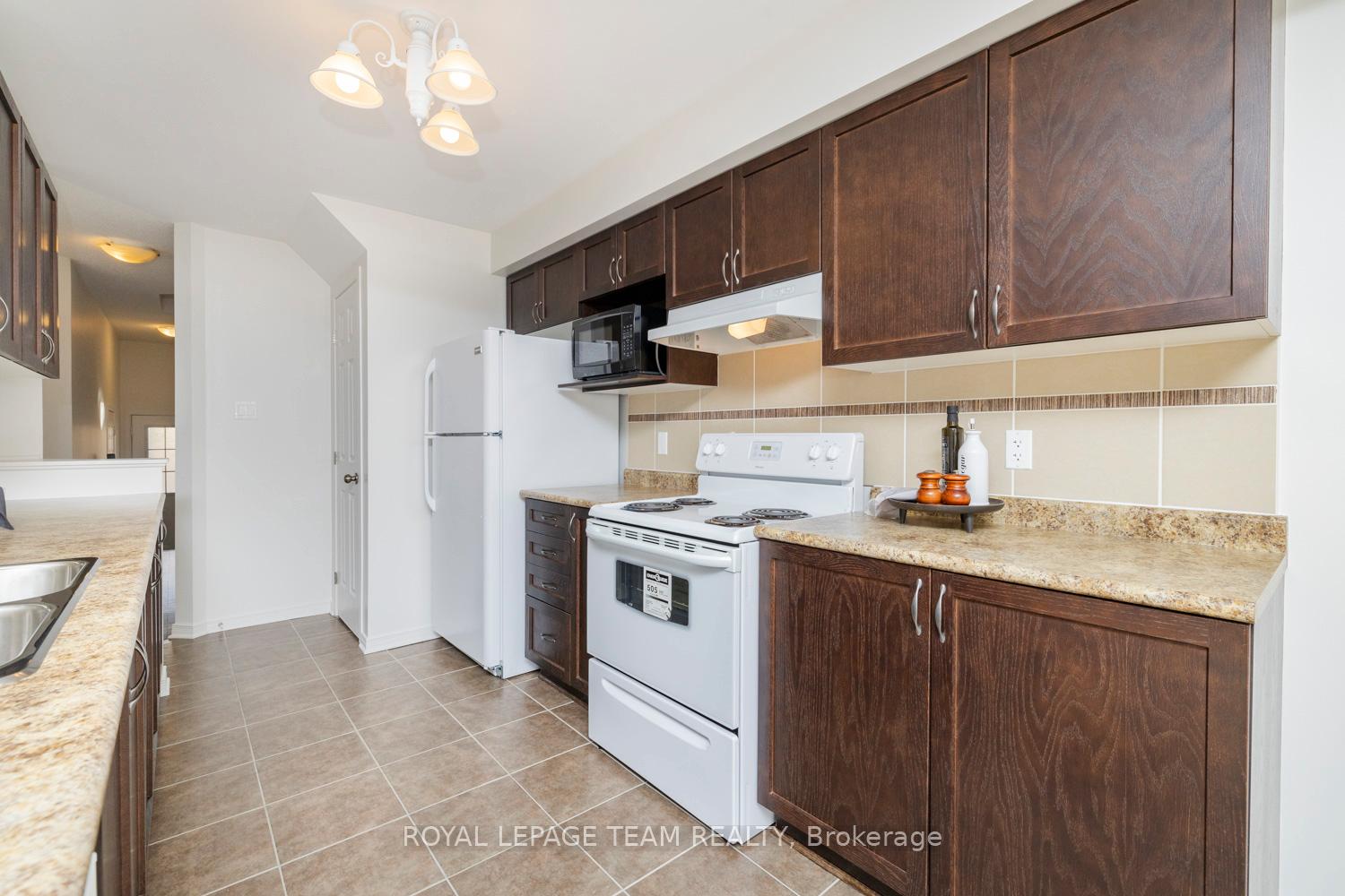 Photo 6 of 209 Macoun Circle, Ottawa, Hunt Club Park/Greenboro — HOMEH