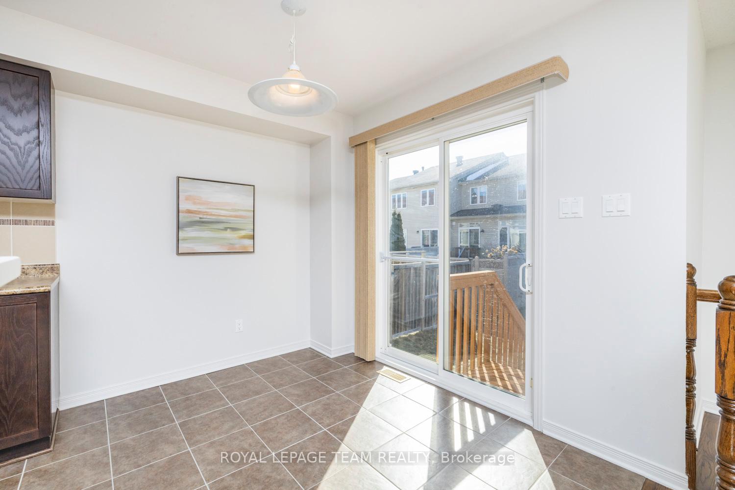 Photo 7 of 209 Macoun Circle, Ottawa, Hunt Club Park/Greenboro — HOMEH