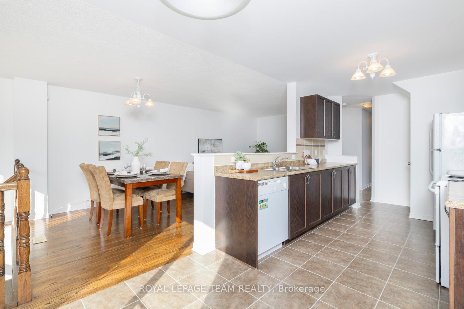 Photo 8 of 209 Macoun Circle, Ottawa, Hunt Club Park/Greenboro — HOMEH