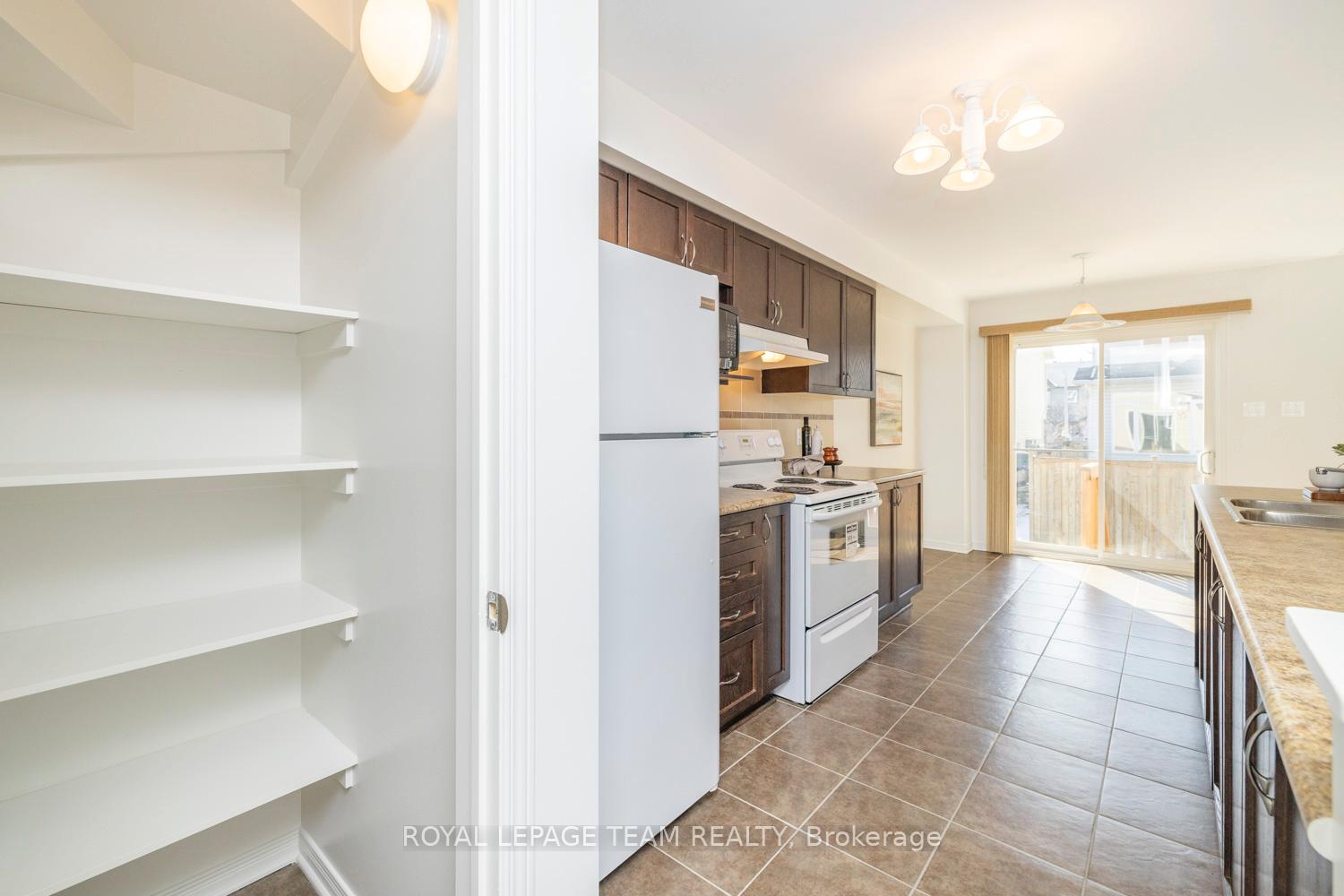 Photo 9 of 209 Macoun Circle, Ottawa, Hunt Club Park/Greenboro — HOMEH