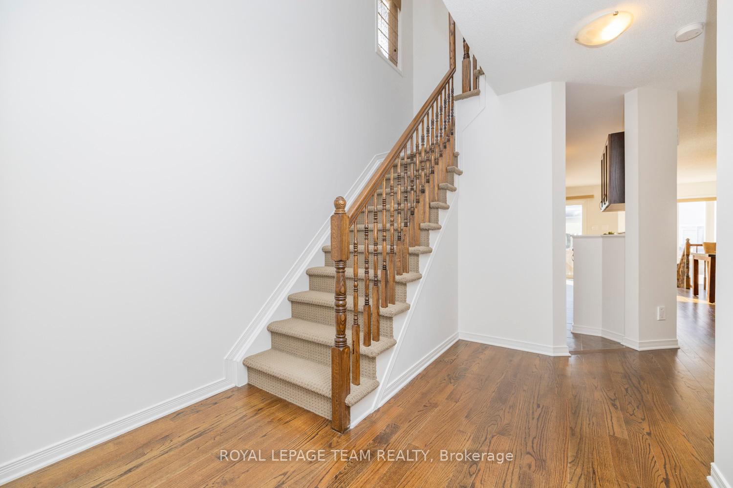Photo 10 of 209 Macoun Circle, Ottawa, Hunt Club Park/Greenboro — HOMEH