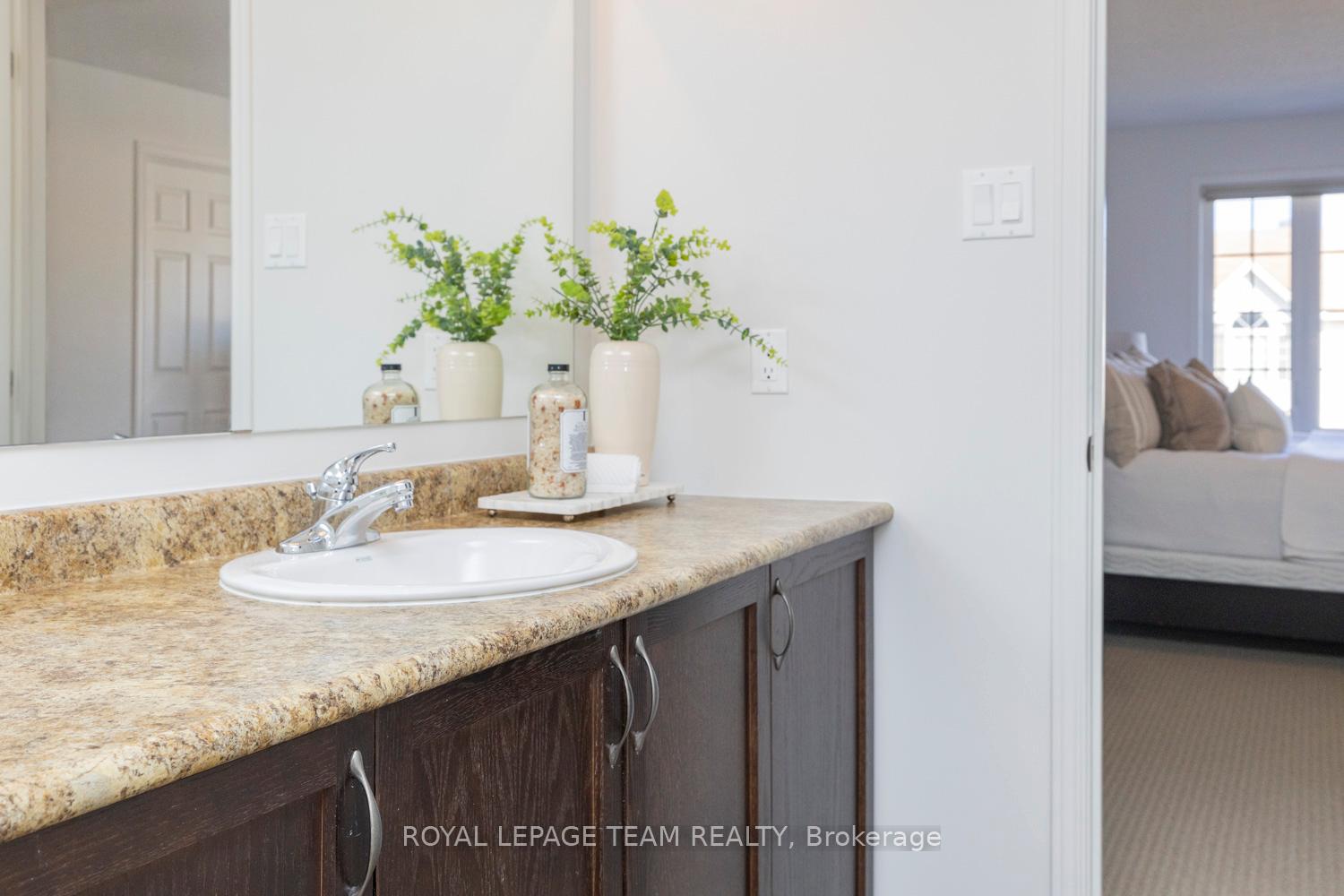 Photo 17 of 209 Macoun Circle, Ottawa, Hunt Club Park/Greenboro — HOMEH