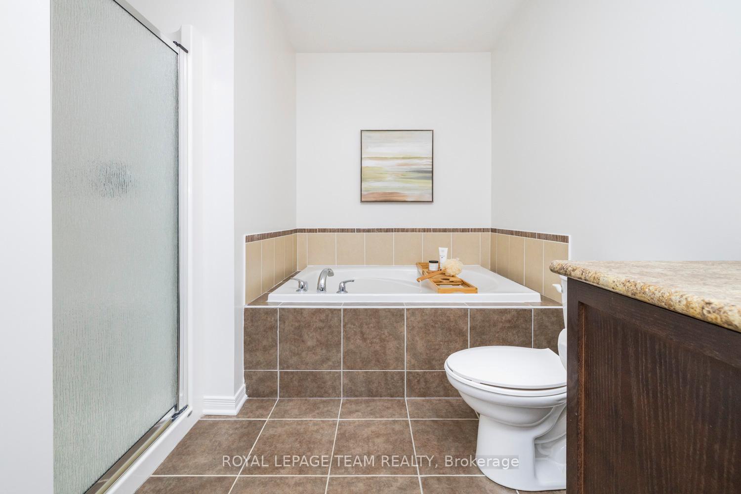 Photo 18 of 209 Macoun Circle, Ottawa, Hunt Club Park/Greenboro — HOMEH