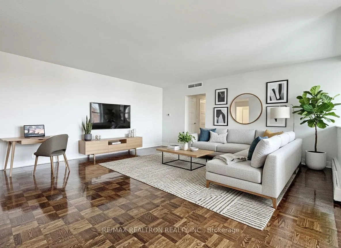 Photo 1 of Unit 903, 9 Deer Park Crescent, Toronto, Yonge-St. Clair — HOMEH