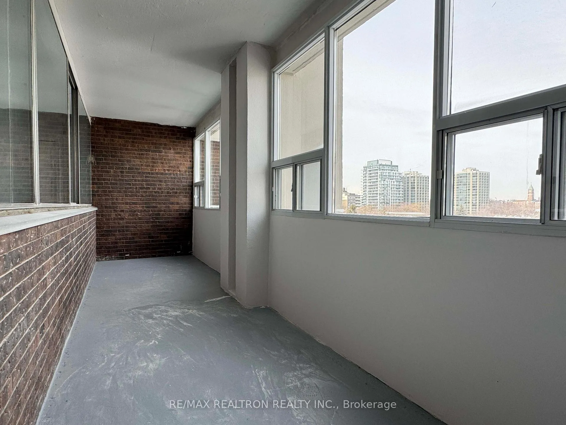 Photo 17 of Unit 903, 9 Deer Park Crescent, Toronto, Yonge-St. Clair — HOMEH