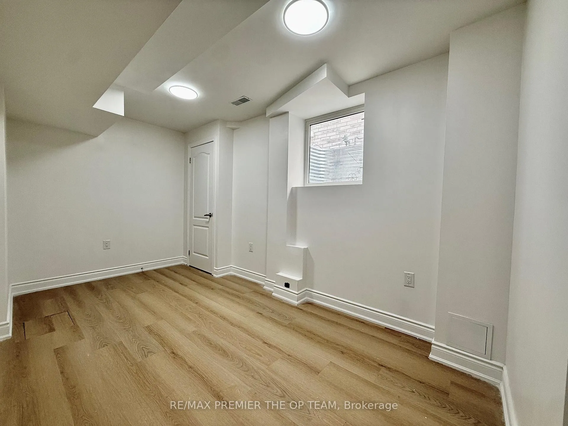 Photo 4 of Unit Bsmt, 62 Phoenix Boulevard, Barrie, Rural Barrie Southeast — HOMEH