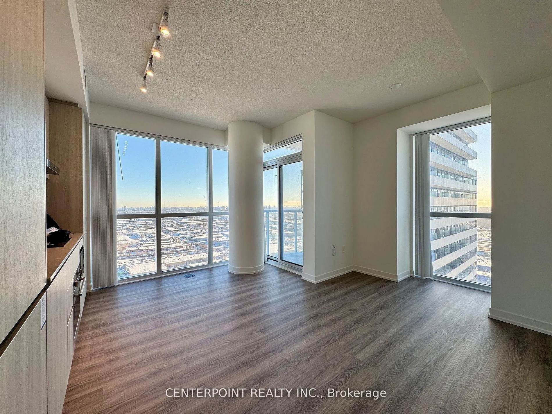 Photo 5 of Unit 4209, 8 Interchange Way, Vaughan, Vaughan Corporate Centre — HOMEH