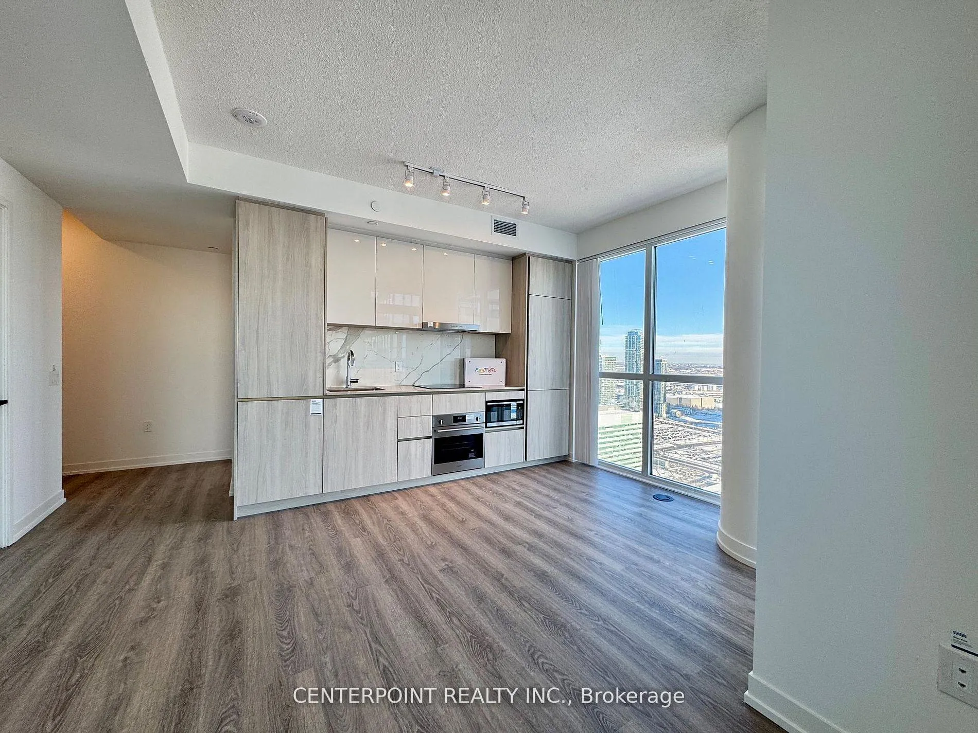 Photo 6 of Unit 4209, 8 Interchange Way, Vaughan, Vaughan Corporate Centre — HOMEH