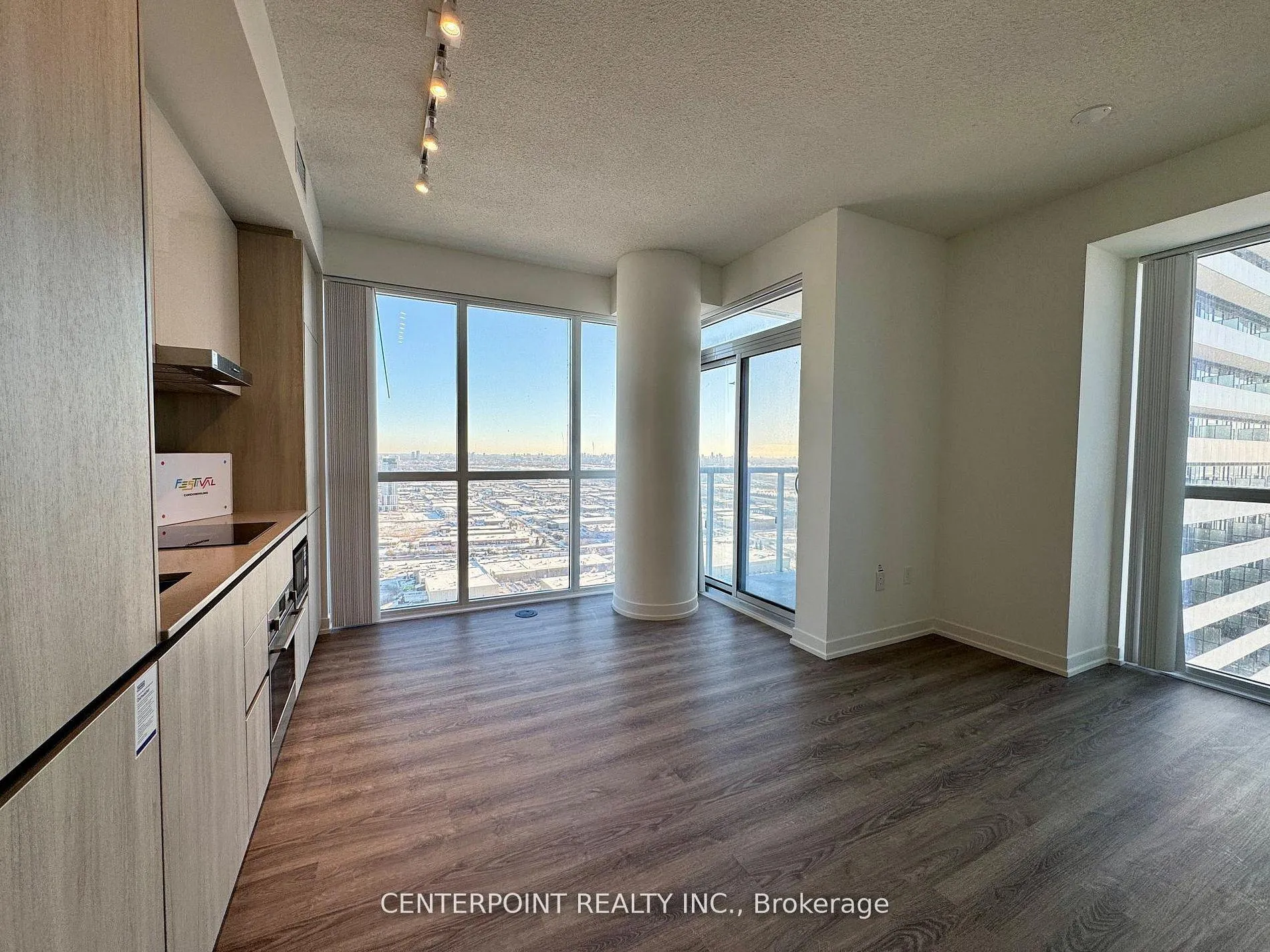 Photo 7 of Unit 4209, 8 Interchange Way, Vaughan, Vaughan Corporate Centre — HOMEH