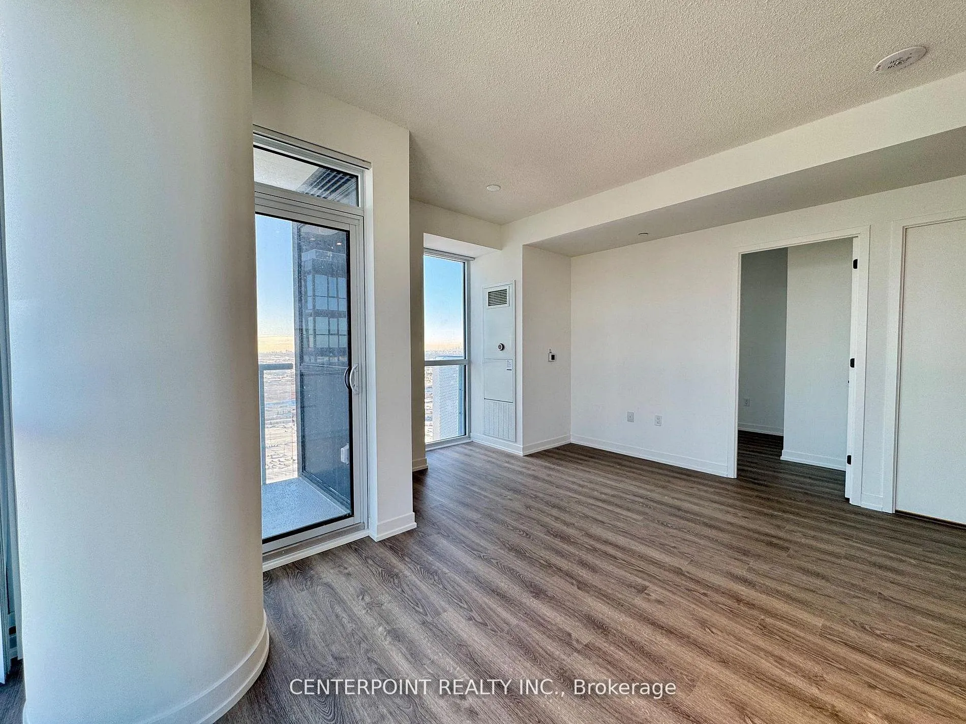 Photo 9 of Unit 4209, 8 Interchange Way, Vaughan, Vaughan Corporate Centre — HOMEH