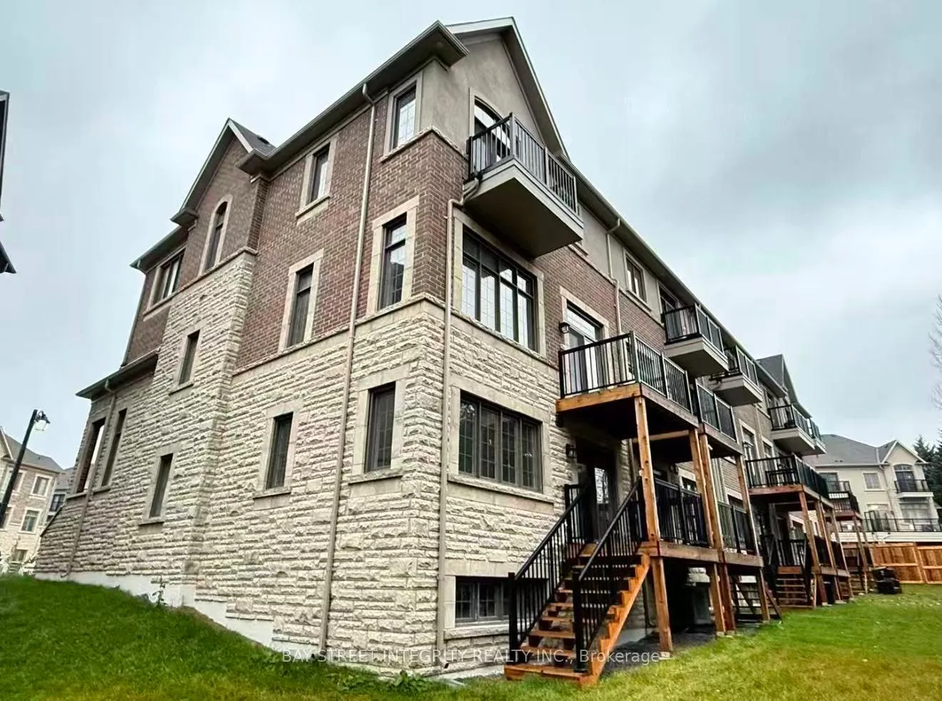 Photo 2 of 9 West Village Lane, Markham, Angus Glen — HOMEH