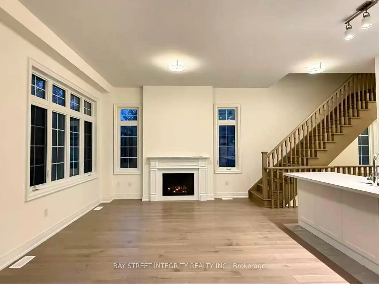 Photo 7 of 9 West Village Lane, Markham, Angus Glen — HOMEH