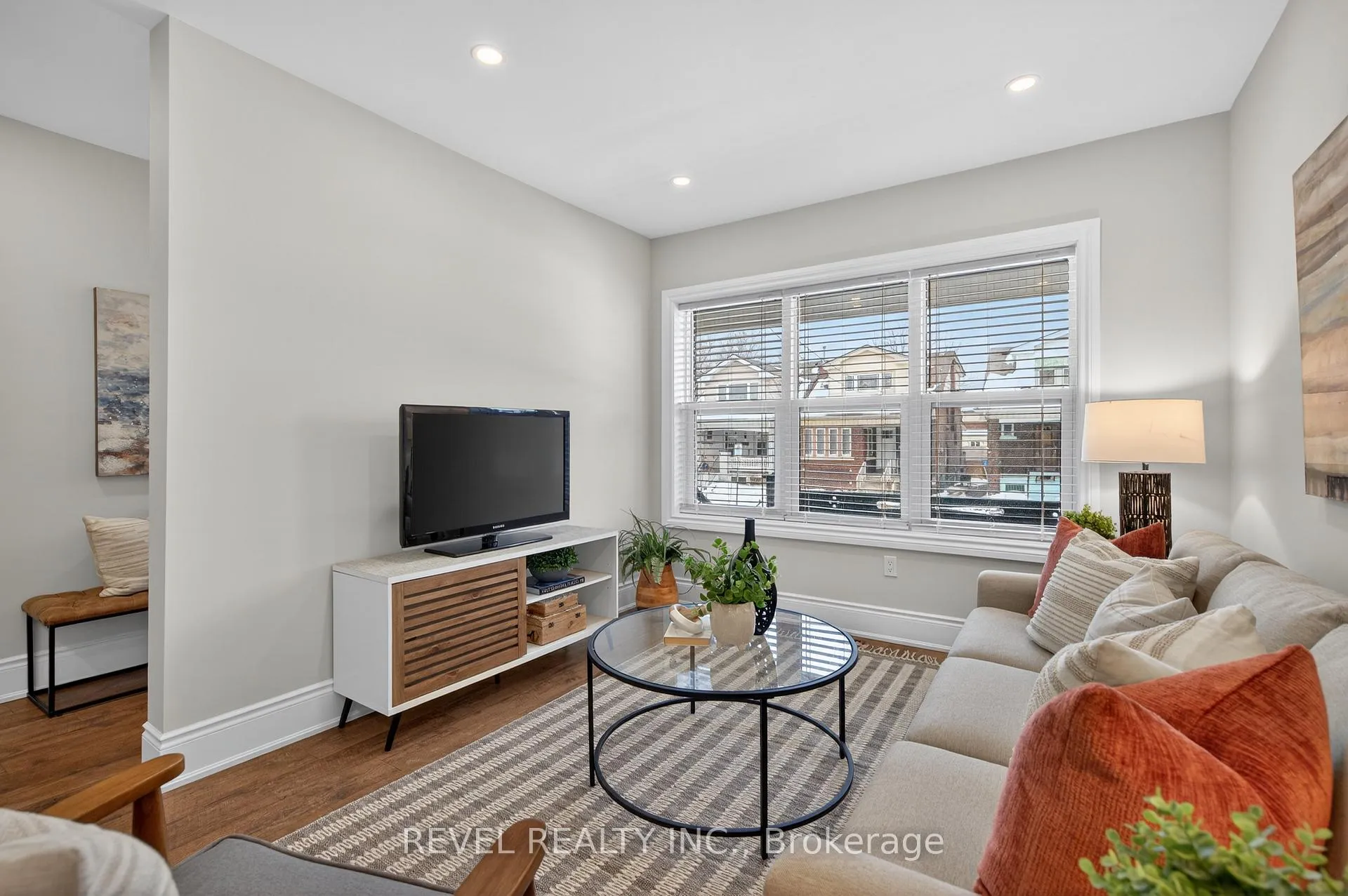Photo 5 of 161 Connaught Avenue N, Hamilton, Stipley — HOMEH