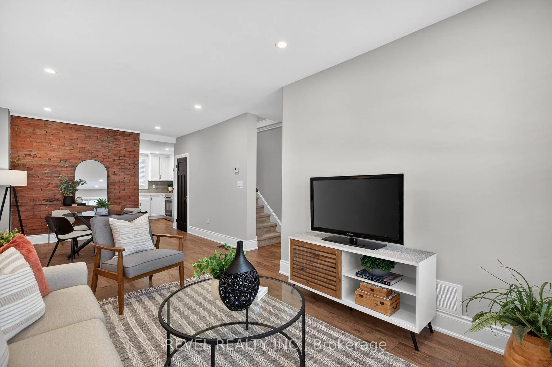Photo 7 of 161 Connaught Avenue N, Hamilton, Stipley — HOMEH