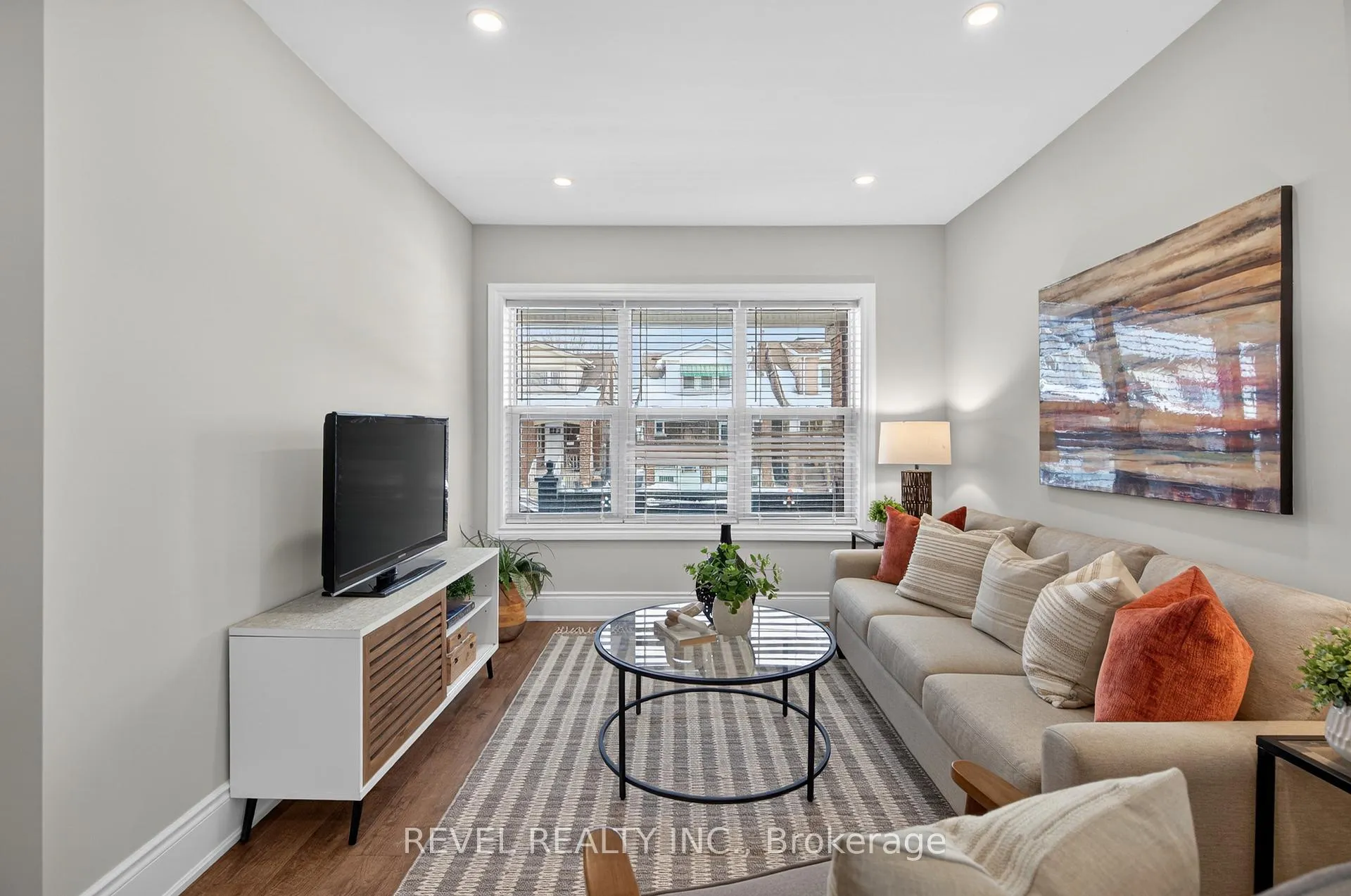 Photo 8 of 161 Connaught Avenue N, Hamilton, Stipley — HOMEH