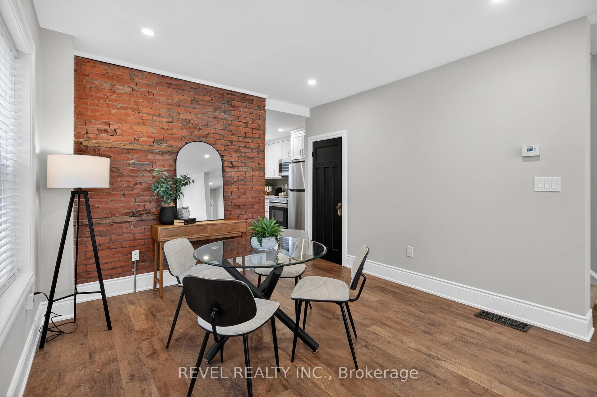 Photo 9 of 161 Connaught Avenue N, Hamilton, Stipley — HOMEH