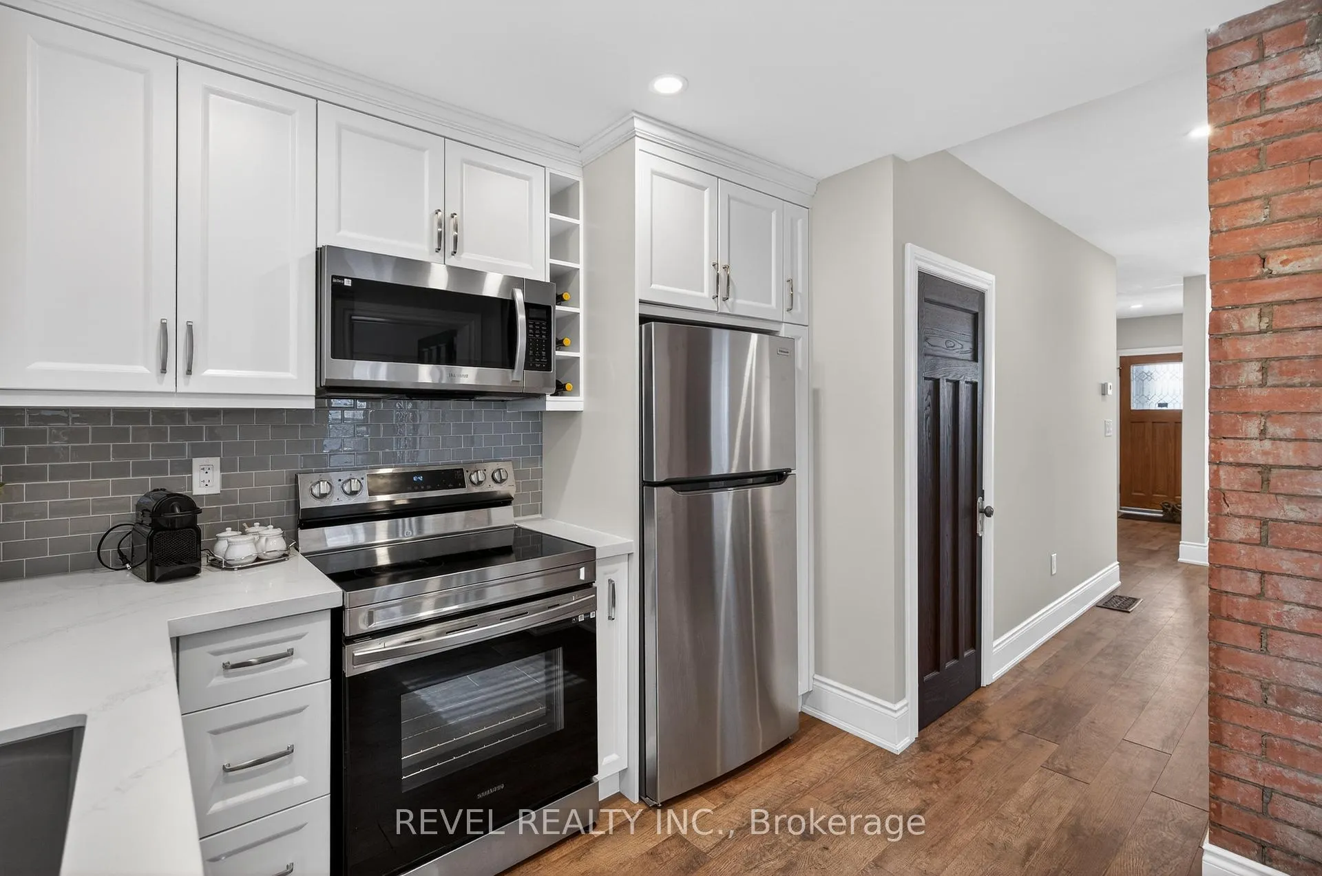 Photo 15 of 161 Connaught Avenue N, Hamilton, Stipley — HOMEH