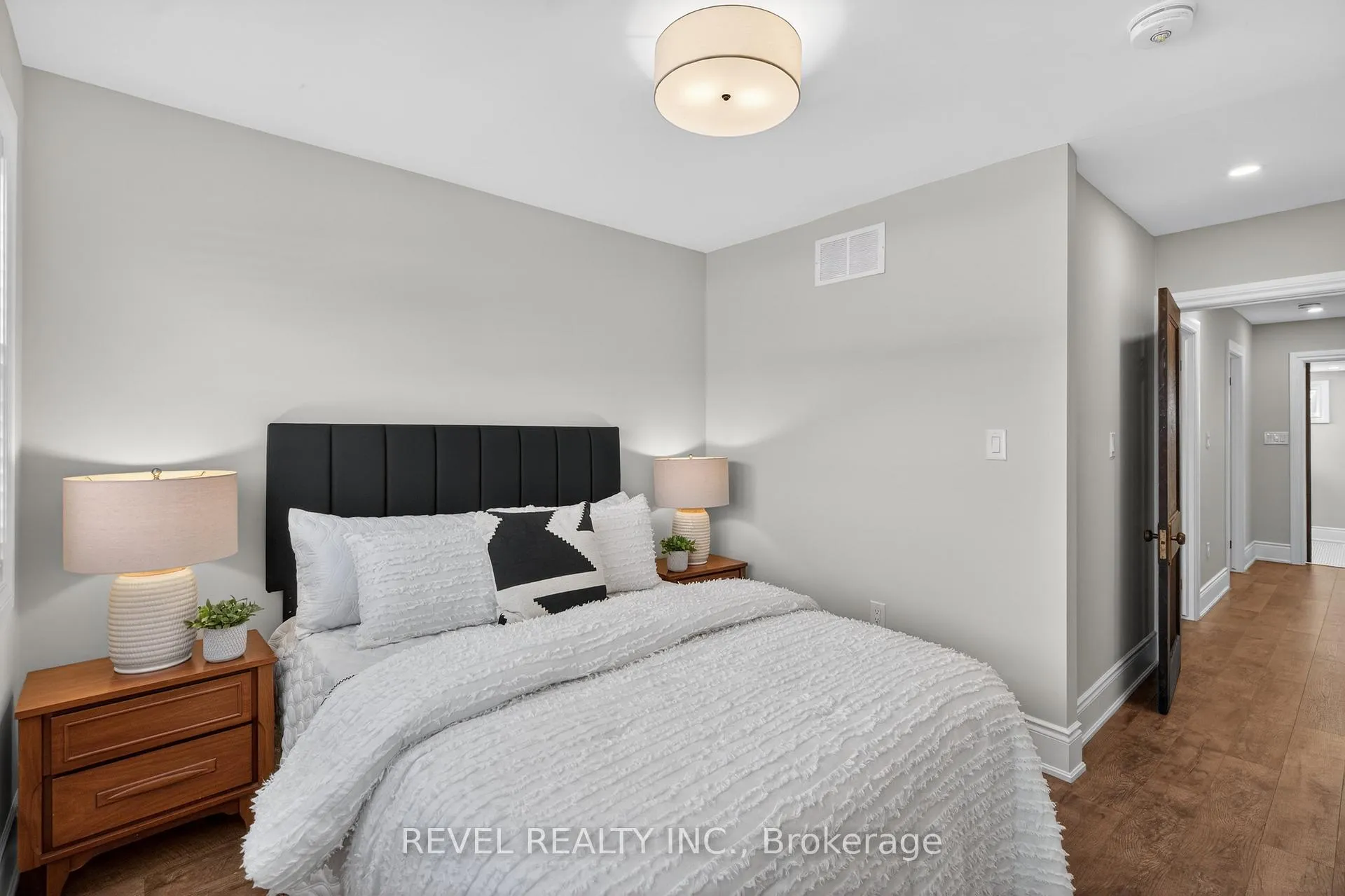 Photo 20 of 161 Connaught Avenue N, Hamilton, Stipley — HOMEH