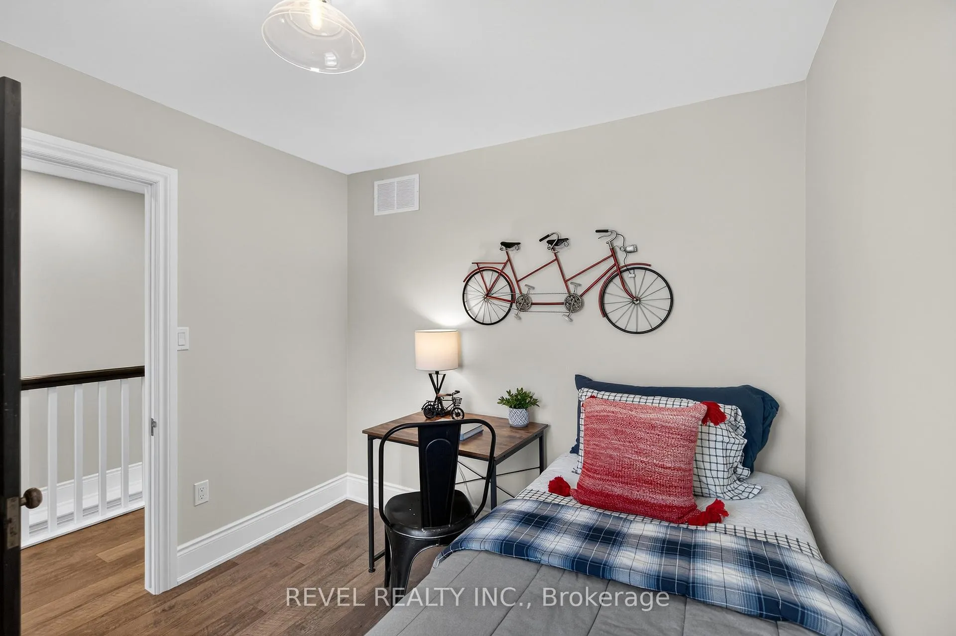 Photo 24 of 161 Connaught Avenue N, Hamilton, Stipley — HOMEH