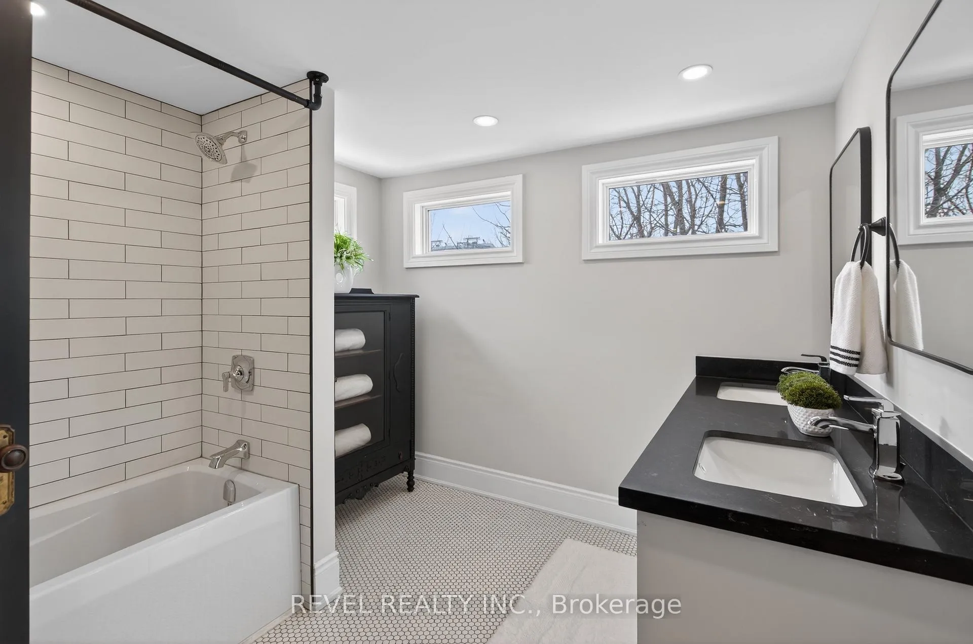 Photo 27 of 161 Connaught Avenue N, Hamilton, Stipley — HOMEH