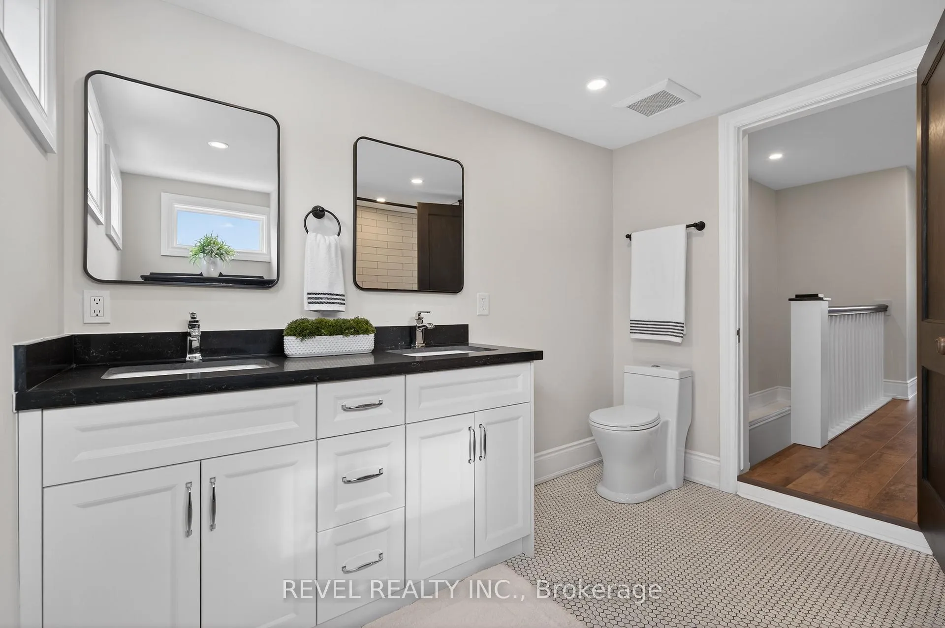 Photo 28 of 161 Connaught Avenue N, Hamilton, Stipley — HOMEH